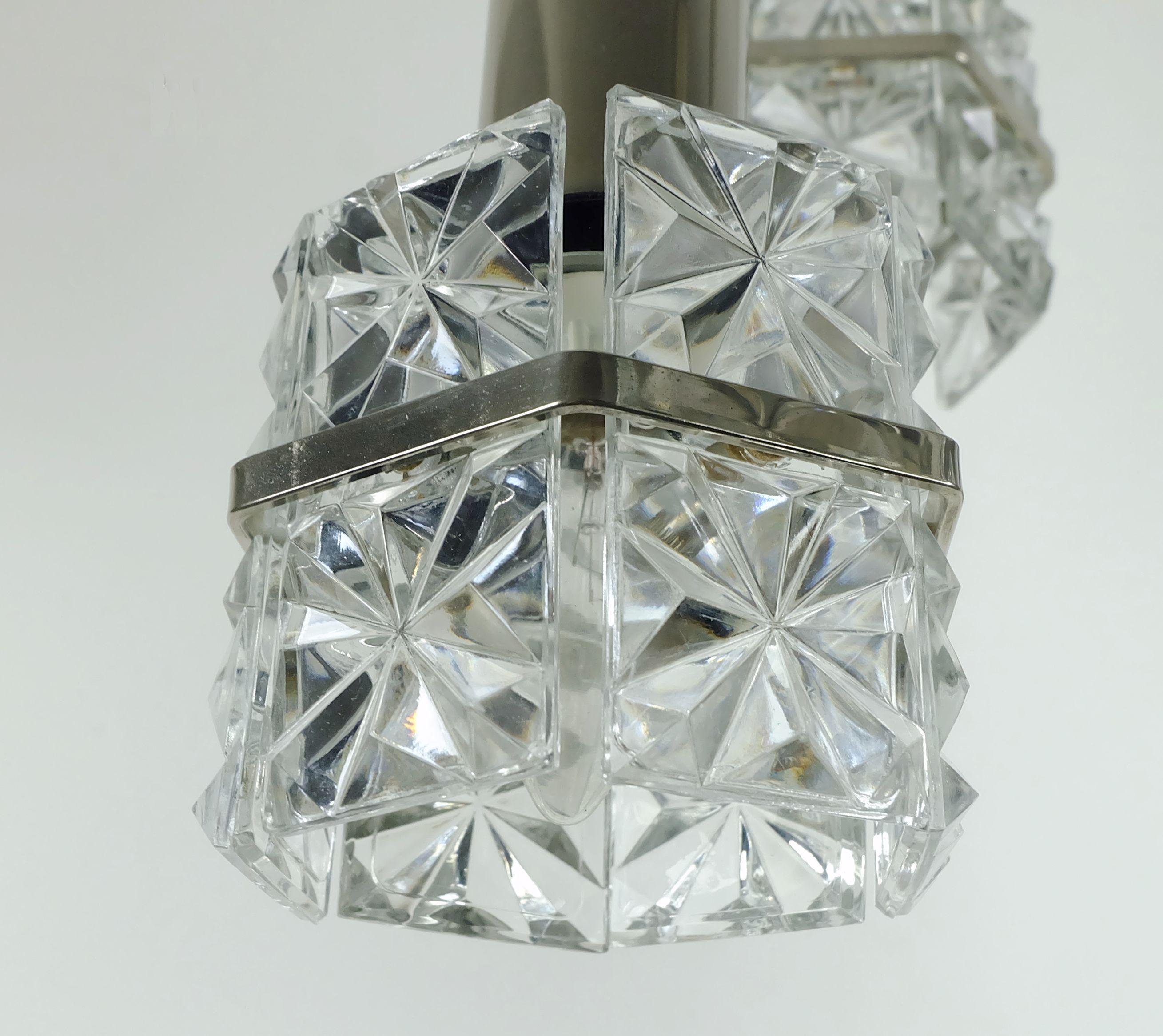 Tedesco 1960 metà secolo PENDANT LIGHT Lampada a cascata a 5 luci in vetro sfaccettato e cromo in vendita