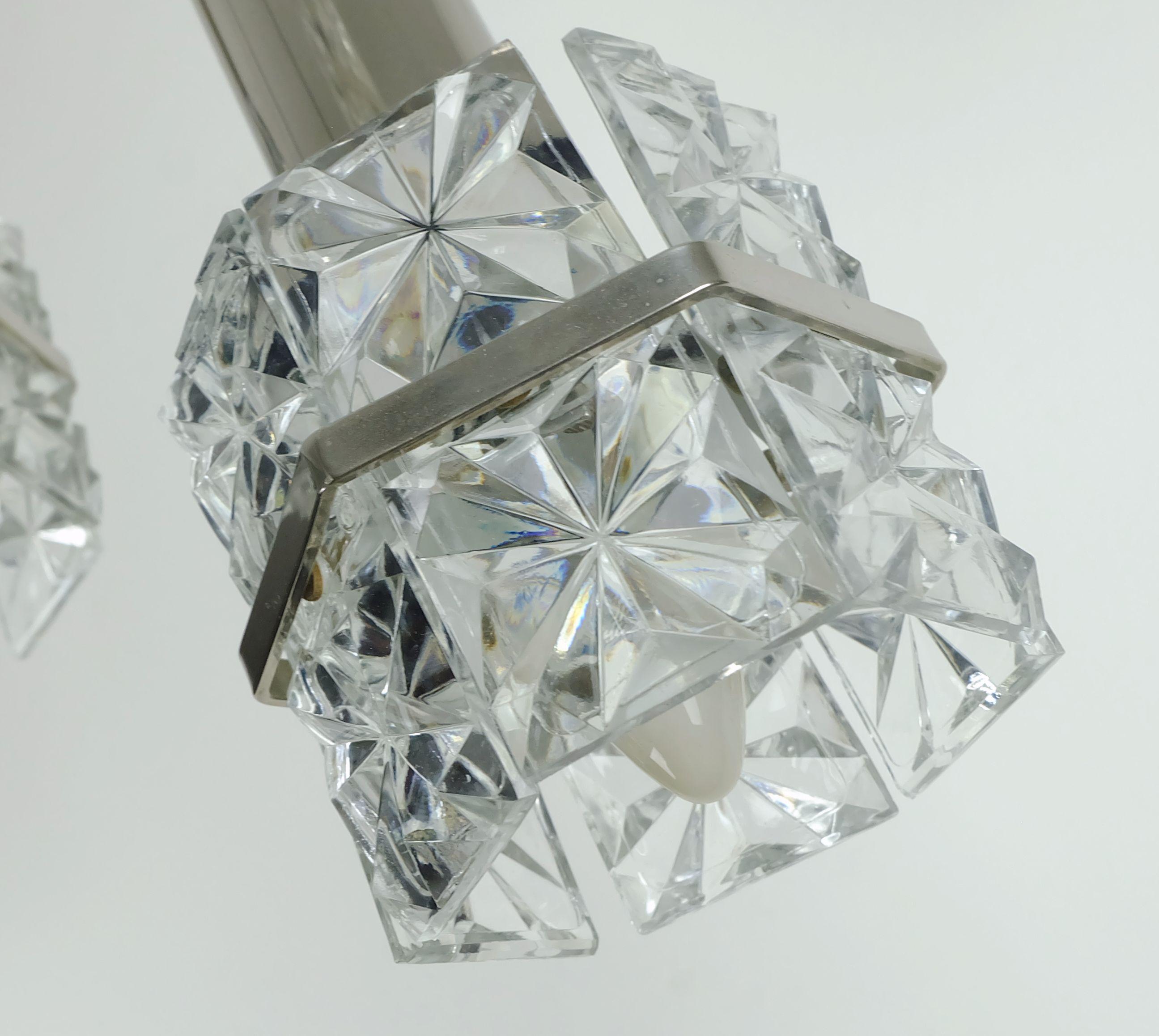 1960 metà secolo PENDANT LIGHT Lampada a cascata a 5 luci in vetro sfaccettato e cromo In condizioni buone in vendita a Mannheim, DE