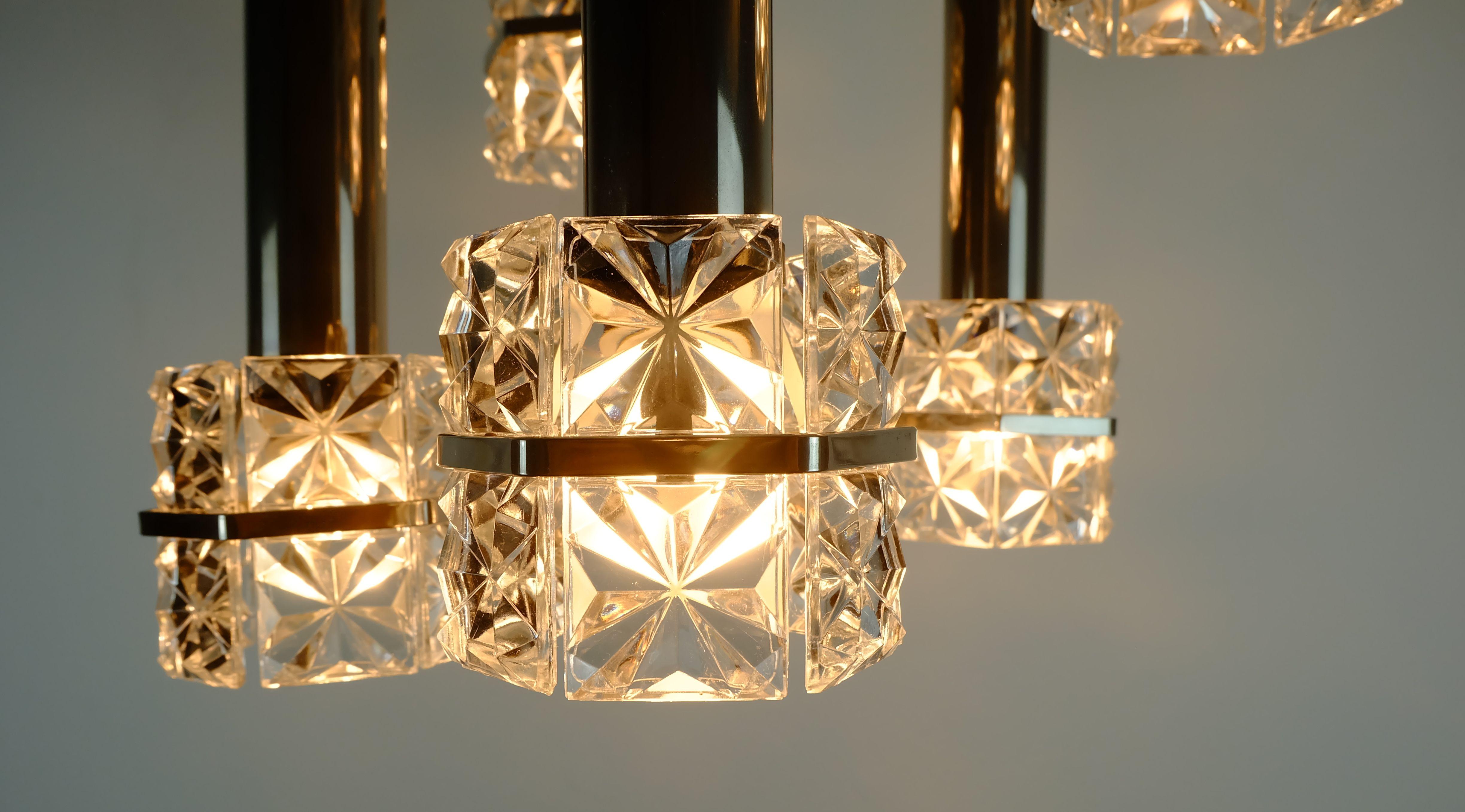 1960 metà secolo PENDANT LIGHT Lampada a cascata a 5 luci in vetro sfaccettato e cromo in vendita 1