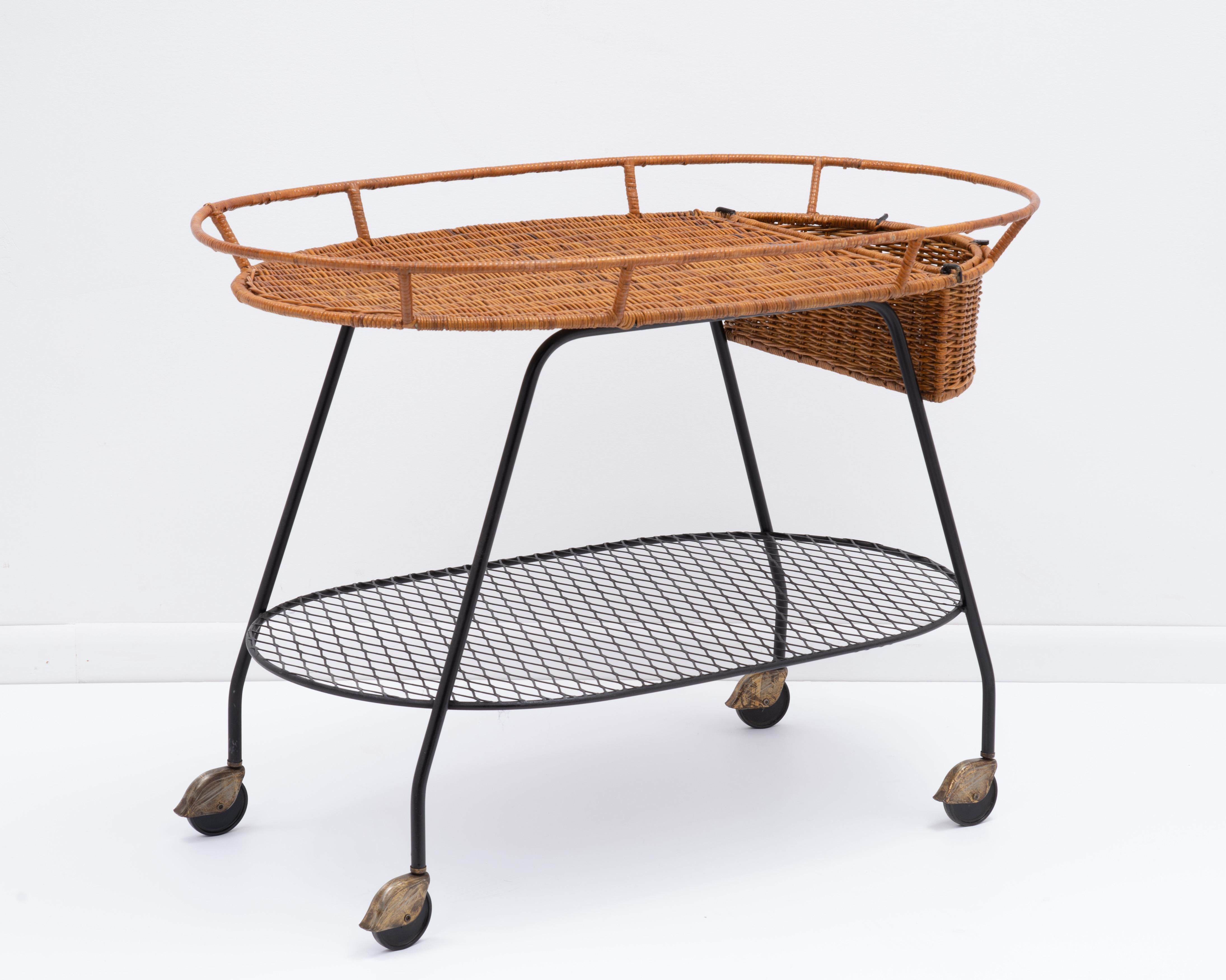 1960s Midcentury Rattan Iron Tea Cart Attributed Arthur Umanoff Unmarked In Good Condition For Sale In Forest Grove, PA