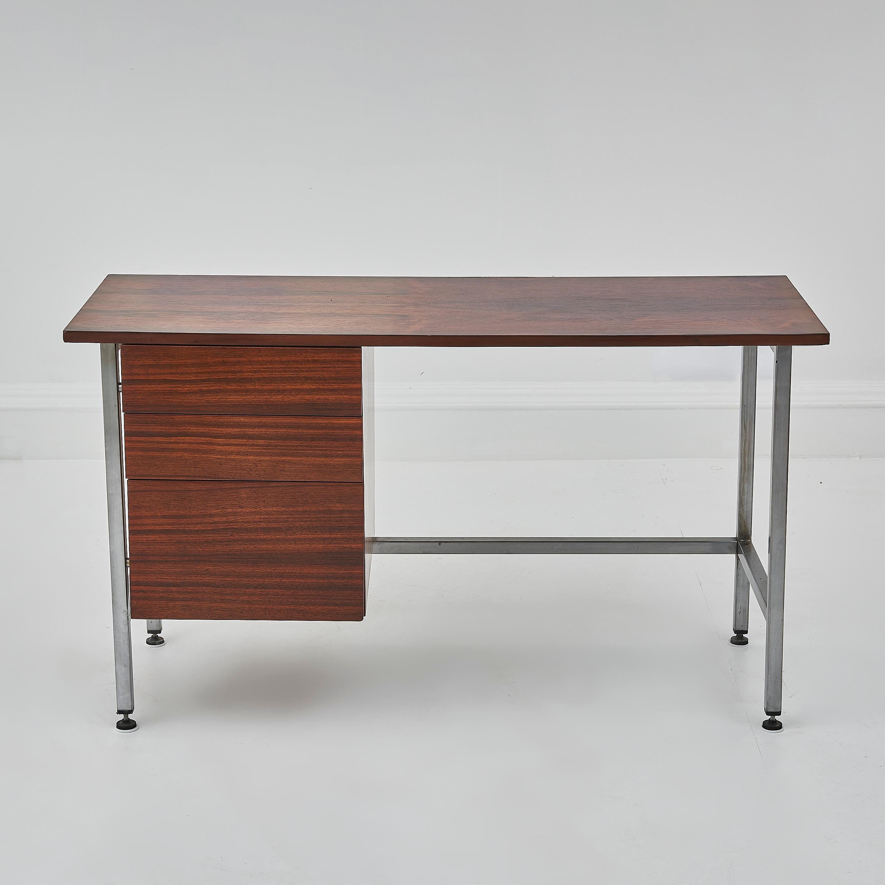 Palissandro Scrivania in palissandro e cromo del 1960 di Florence Knoll in vendita