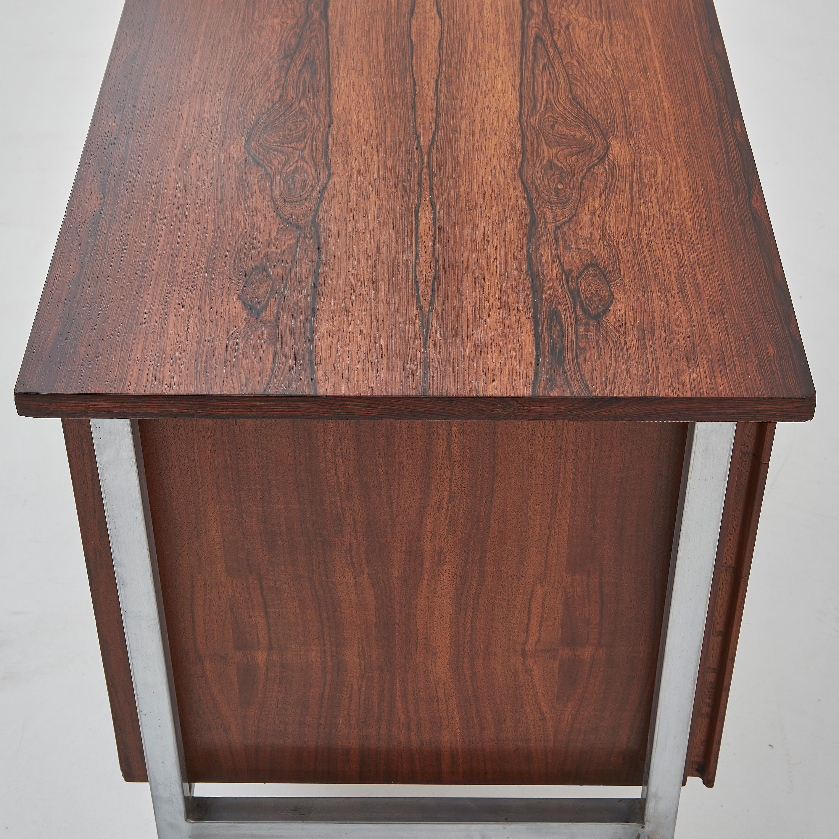 Scrivania in palissandro e cromo del 1960 di Florence Knoll in vendita 3