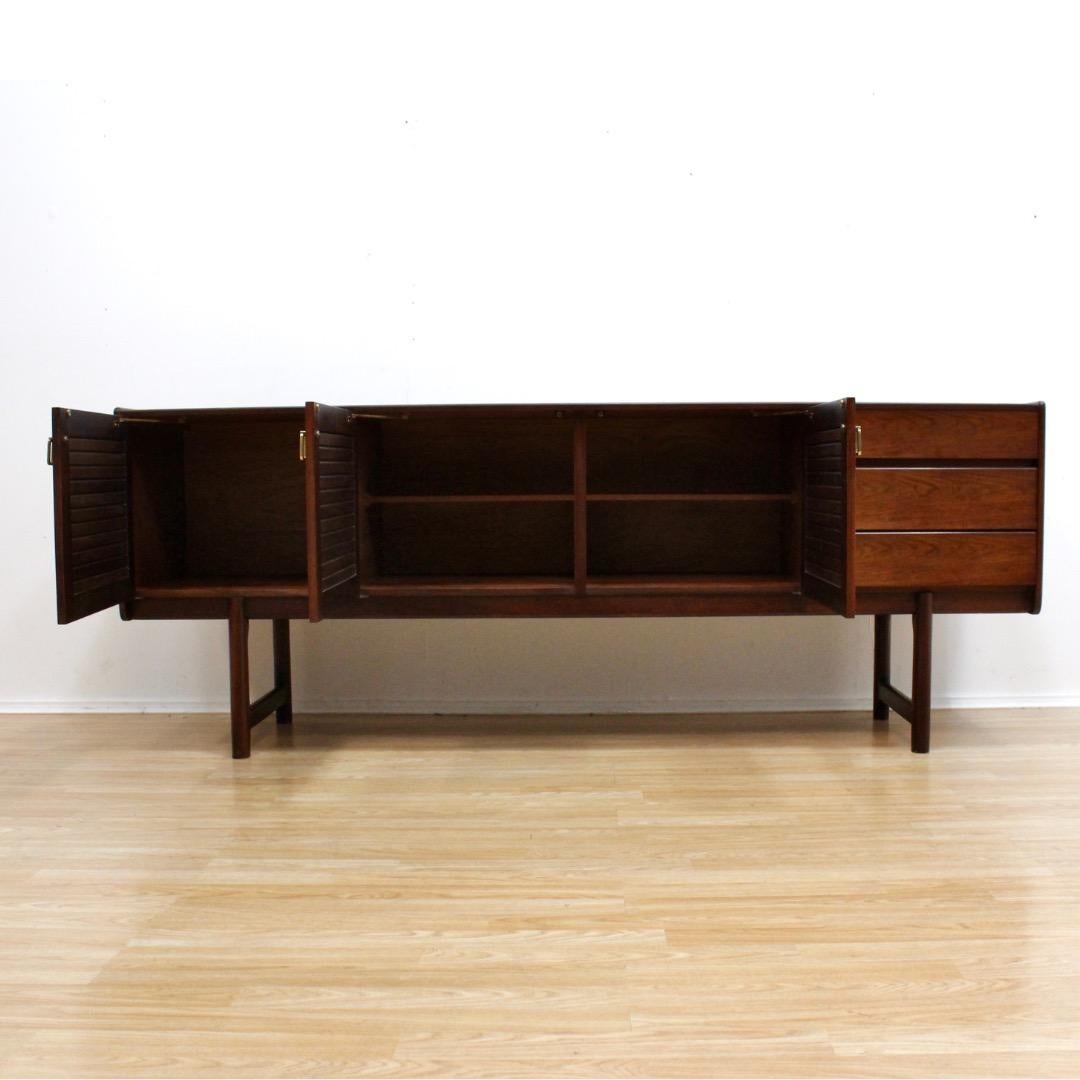 Mid-Century moderno Credenza in palissandro della metà del secolo scorso di McIntosh of Kirkcaldy in vendita
