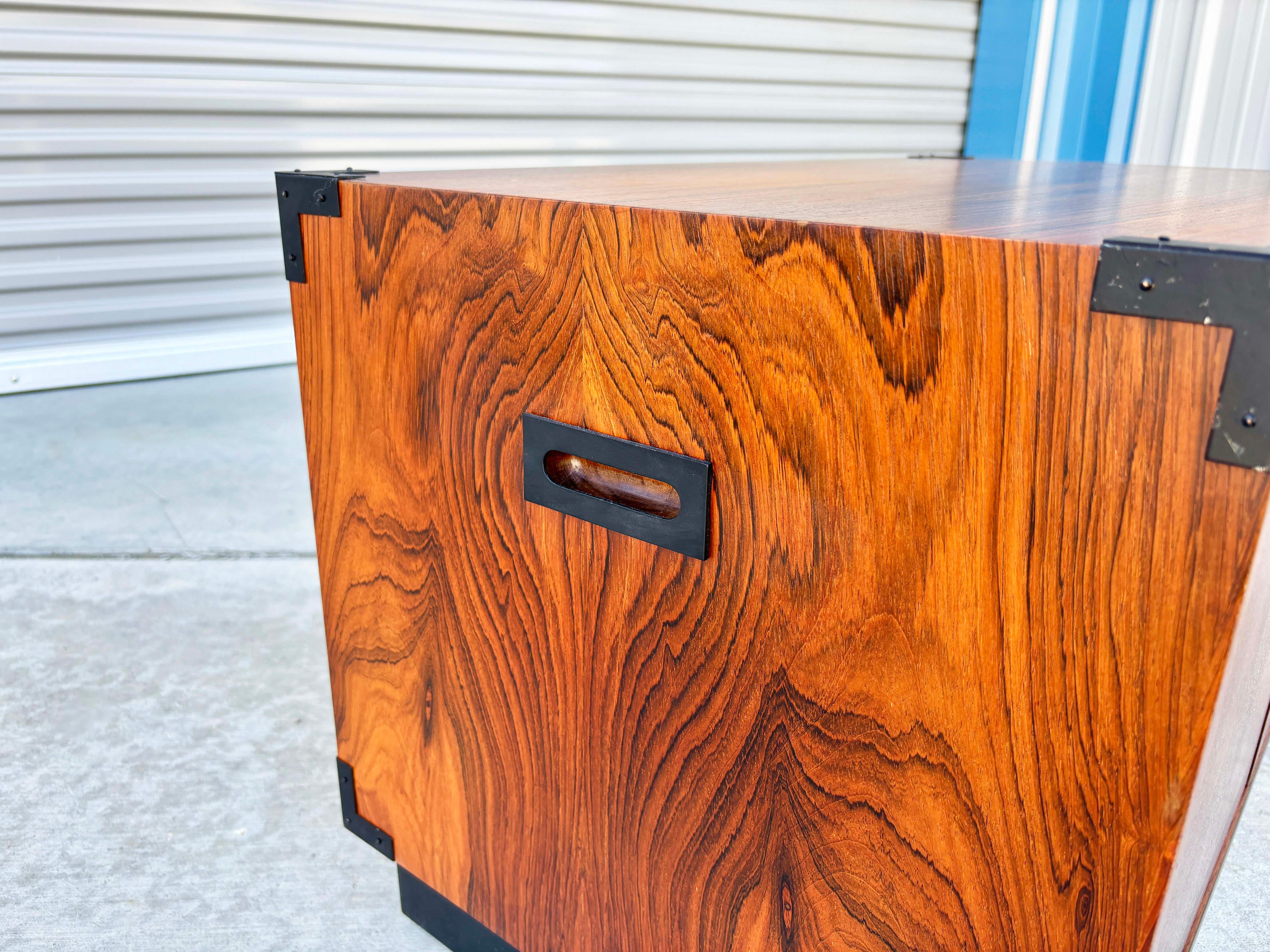 1960s Mid Century Rosewood Two-Door Cabinet For Sale 4
