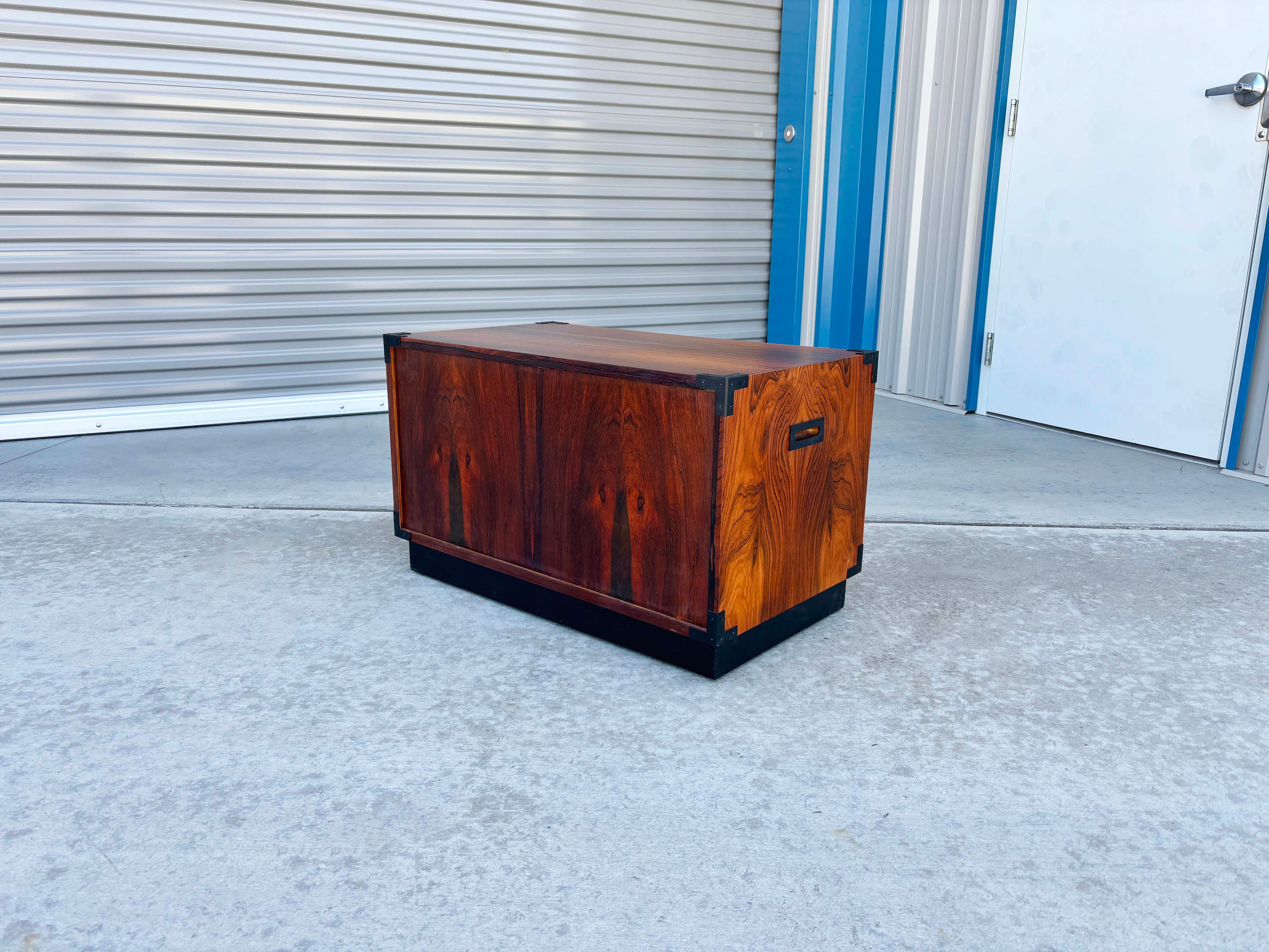 1960s Mid Century Rosewood Two-Door Cabinet For Sale 5