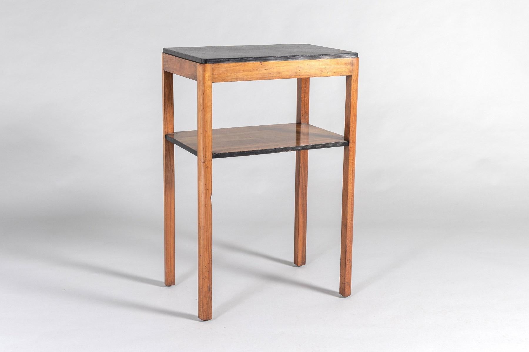 A very classy 1960s Mid Century Side table in Walnut and Birch.  An original piece that has that essential high-end 60s/70s look. a superb warm colour tome with just the right amount of wear in its original finish. Walnut frame with veneered walnut