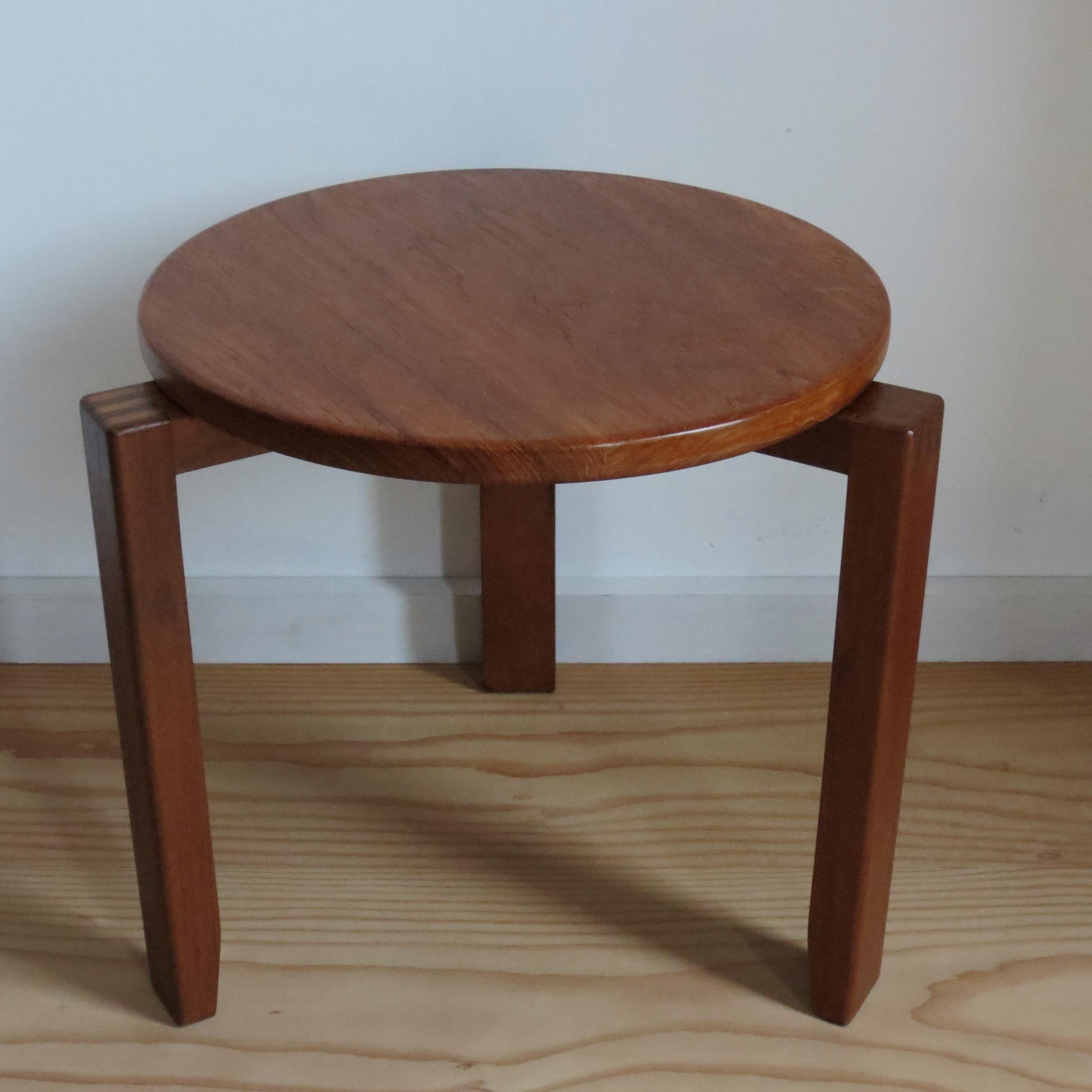 1960s Mid-century Small Circular Three Legged Table in Afromosia and Teak In Good Condition For Sale In Stow on the Wold, GB