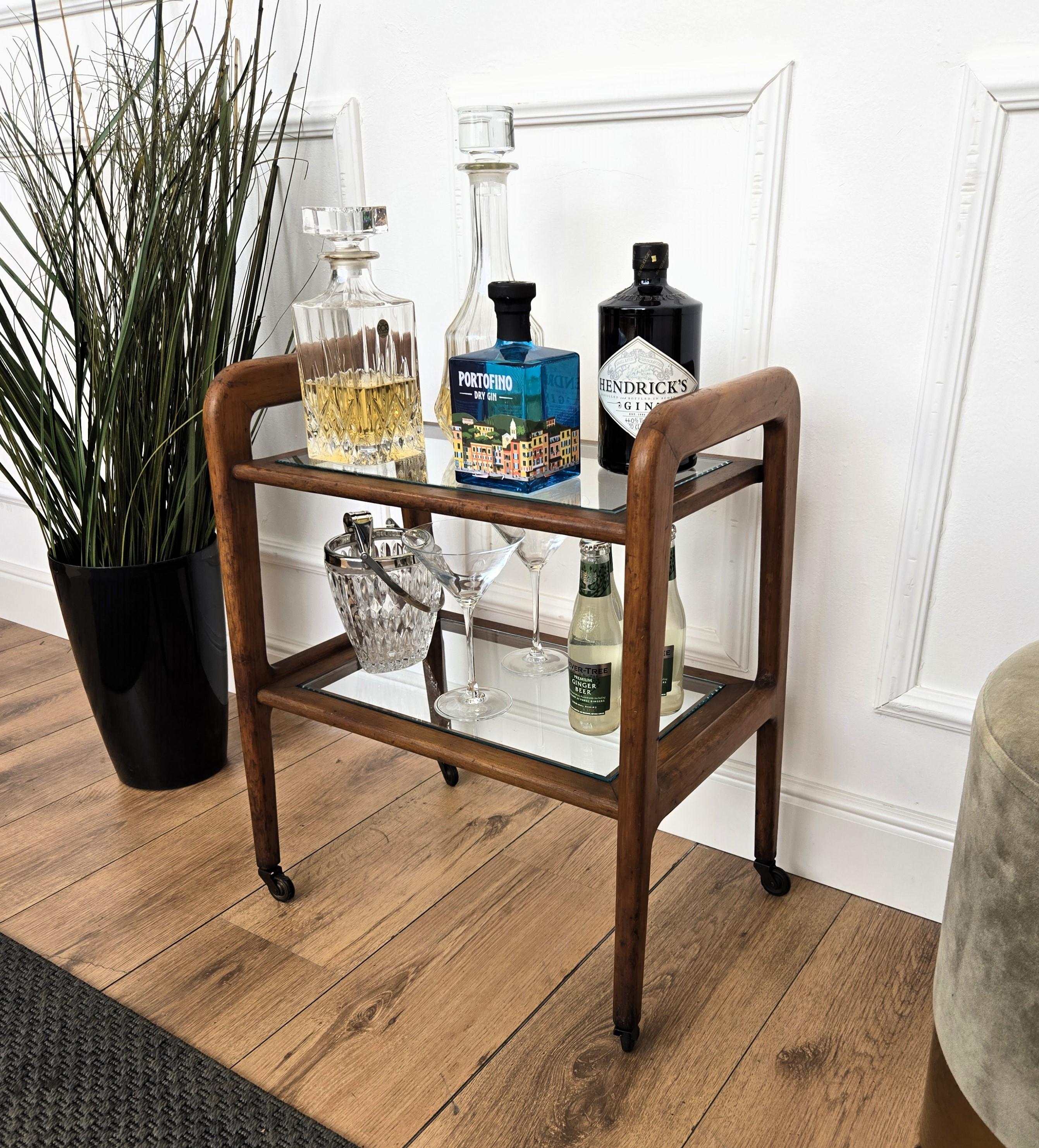1960s Mid-Century Small Italian Wood and Brass Dry Bar Cabinet Liquor Cart In Good Condition For Sale In Carimate, Como