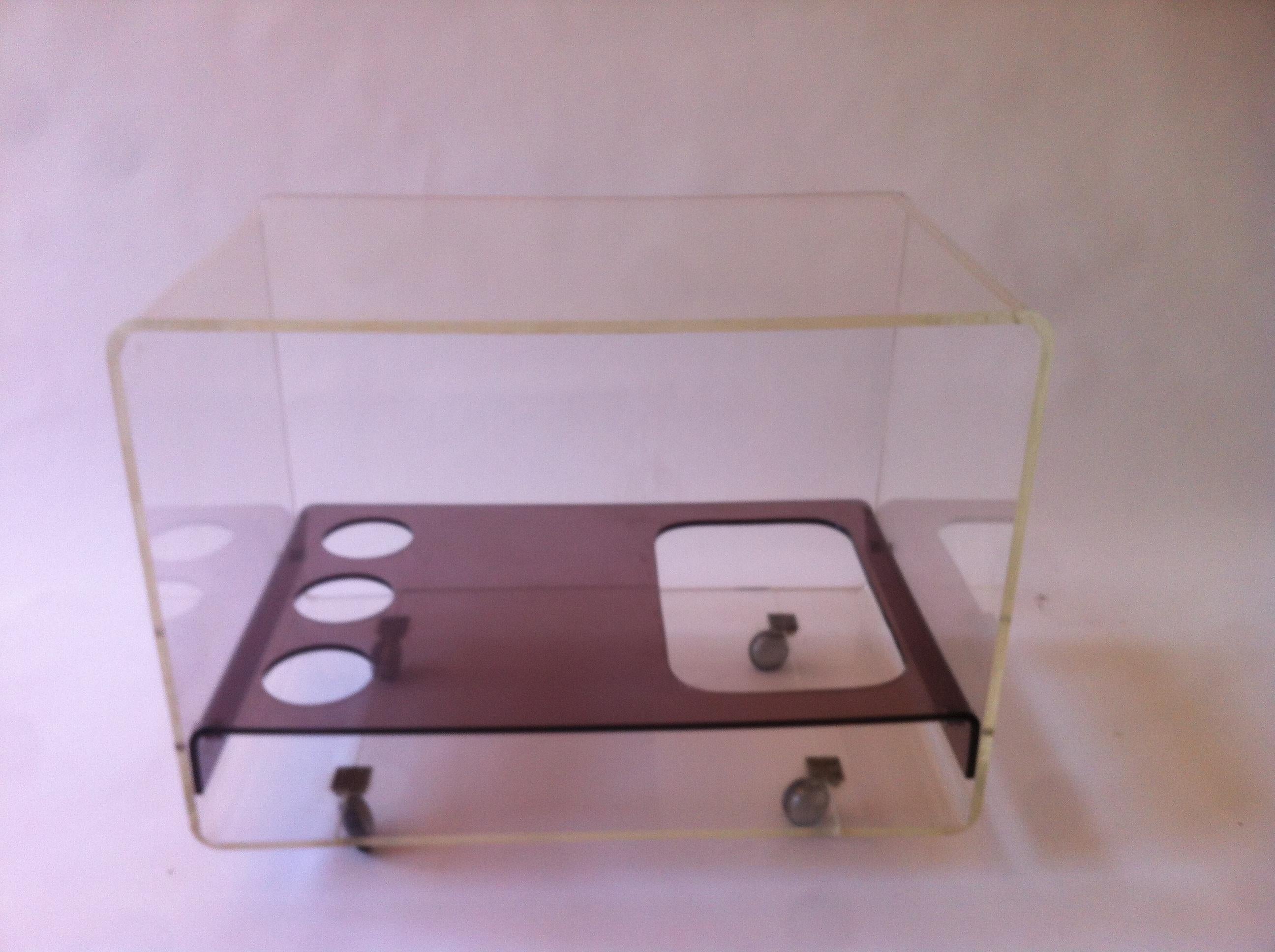 1960s, Midcentury Space Age Lucite Bar Cart In Fair Condition For Sale In Valencia, Valencia