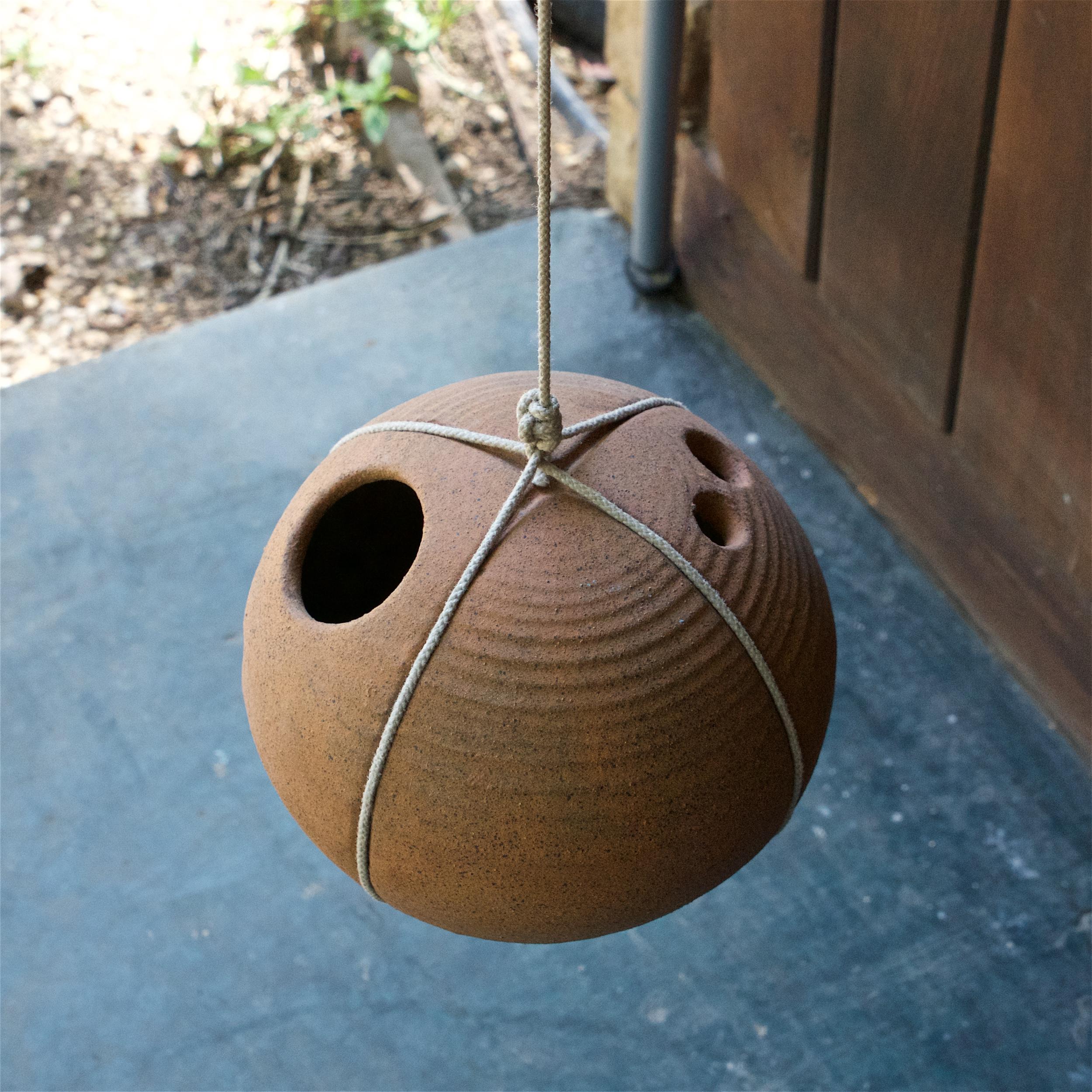 Midcentury String and Stoneware Ball Birdhouse Architectural Pottery Folk Art In Good Condition In Hyattsville, MD