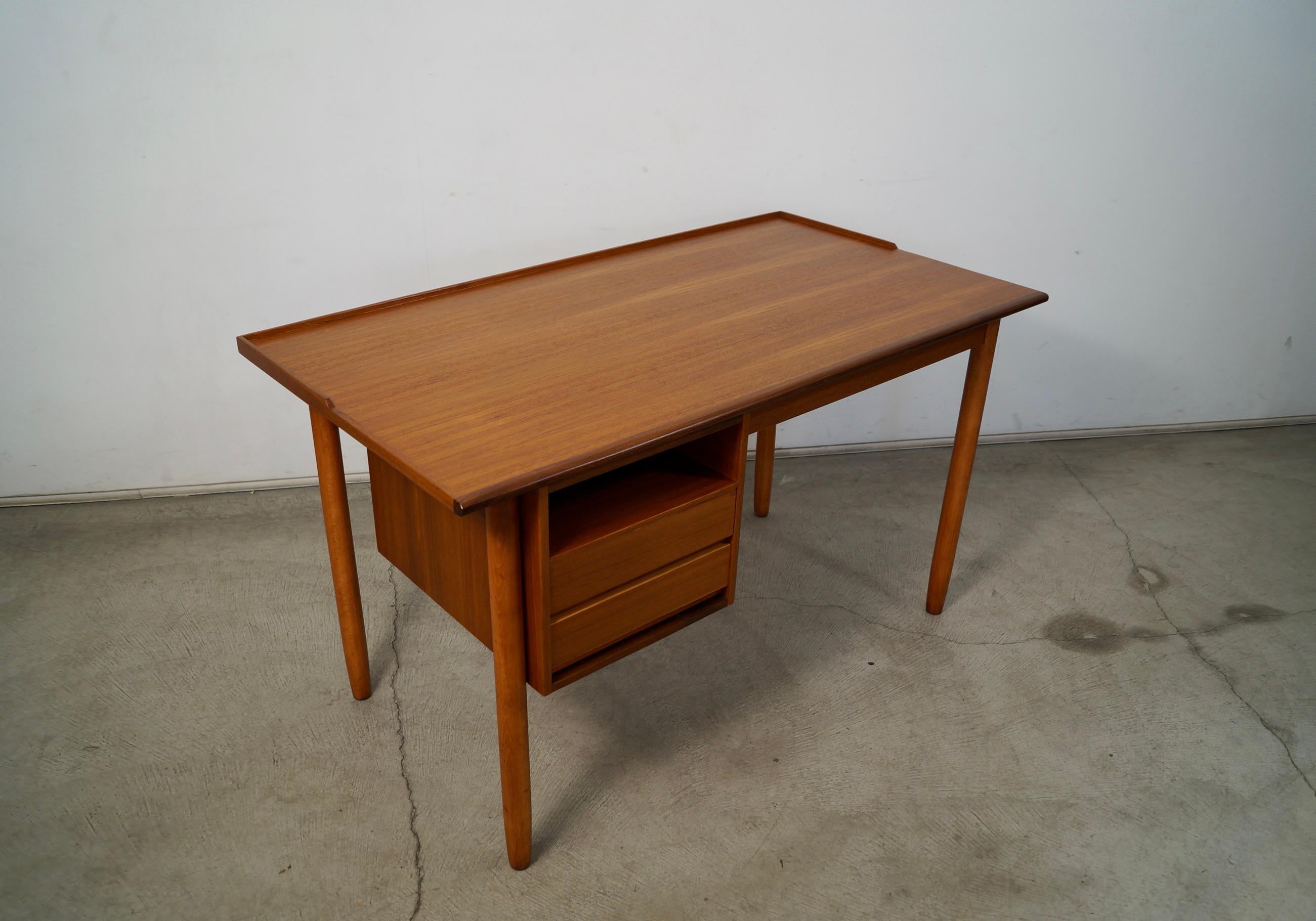 1960's Mid-Century Swedish Modern Lammhults Teak Desk In Good Condition In Burbank, CA