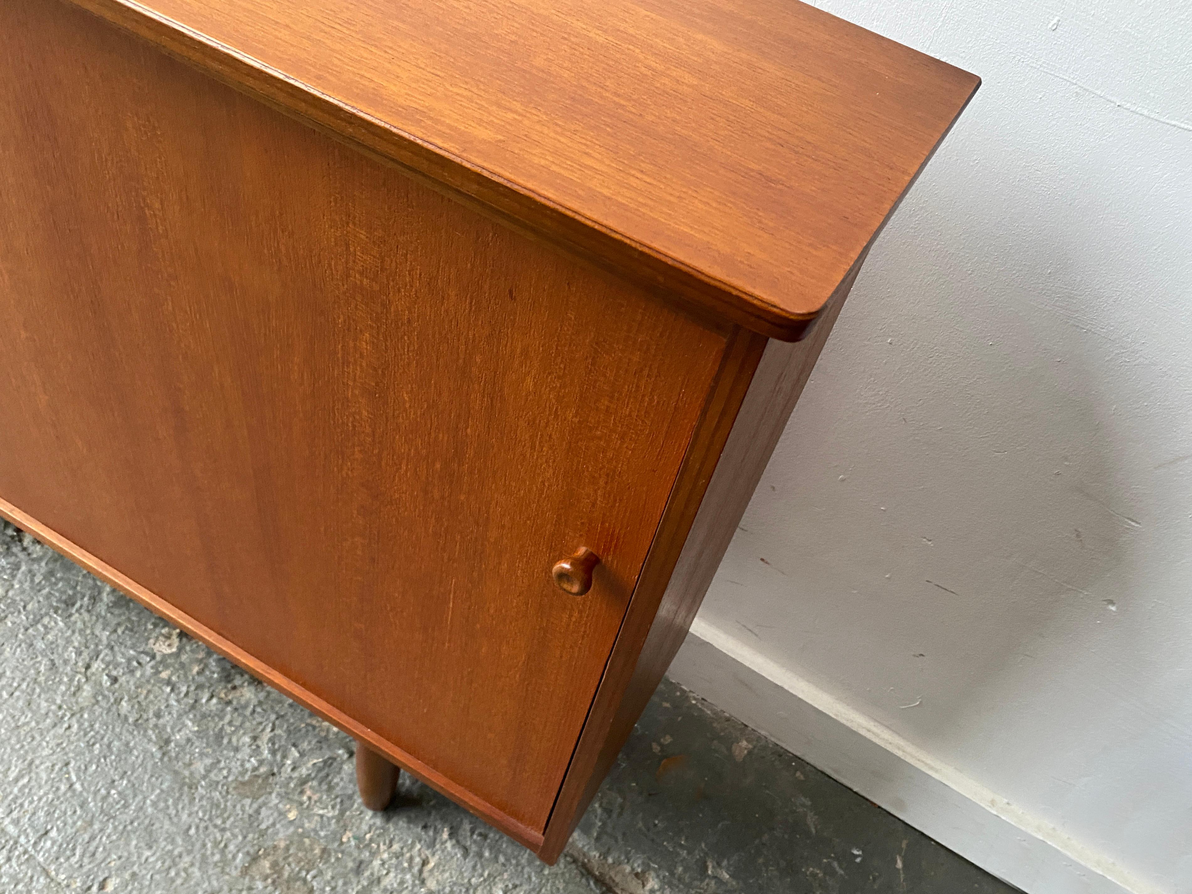 1960er Jahre Mid-Century Bücherregal aus Teakholz von Avalon (Moderne der Mitte des Jahrhunderts) im Angebot