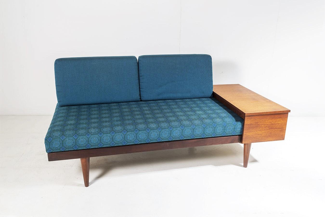 A superb original 1960s Mid-Century Modern daybed sofa by Ingmar Relling in its original fabric.  Very rare to find these in their original fabric and this example is in very good condition, the blue/green geometric fabric is of its period and is