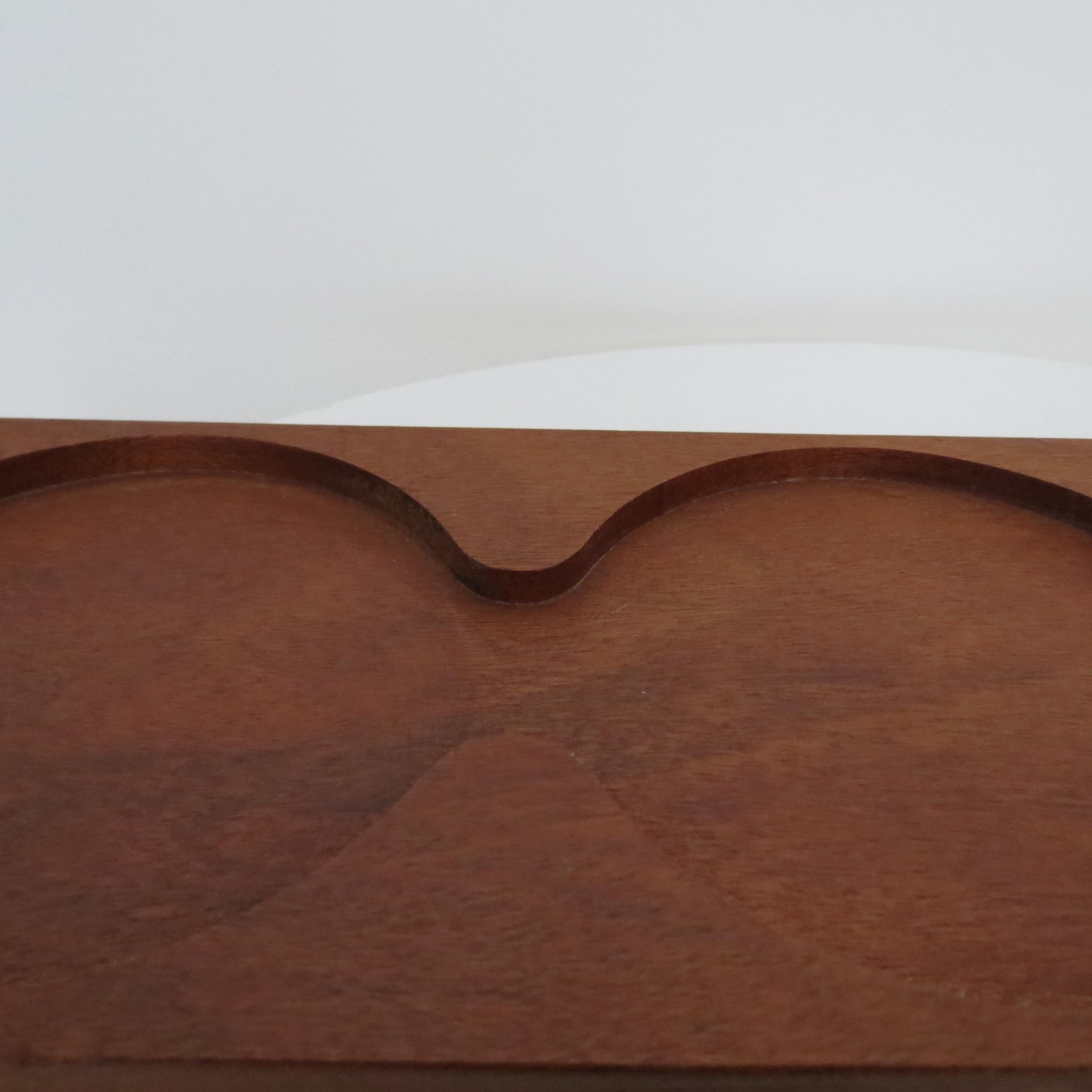 1960s  Bandeja de teca de mediados de siglo y cuenco de cristal para picar en venta 7