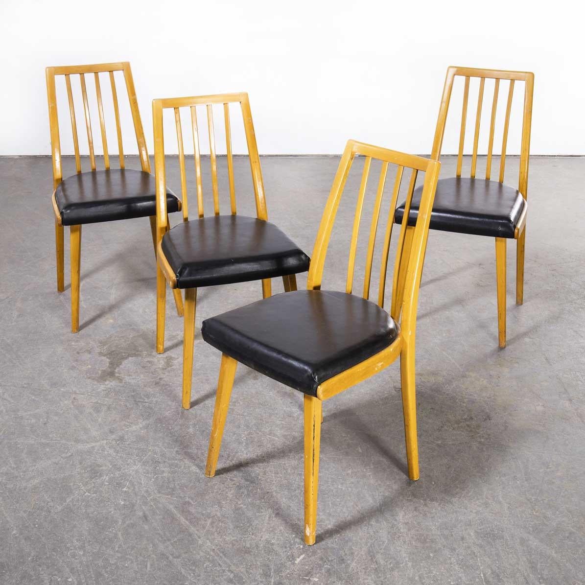 Ensemble de quatre chaises de salle à manger tapissées mi-siècle par Interier Praha, années 1960 en vente 2