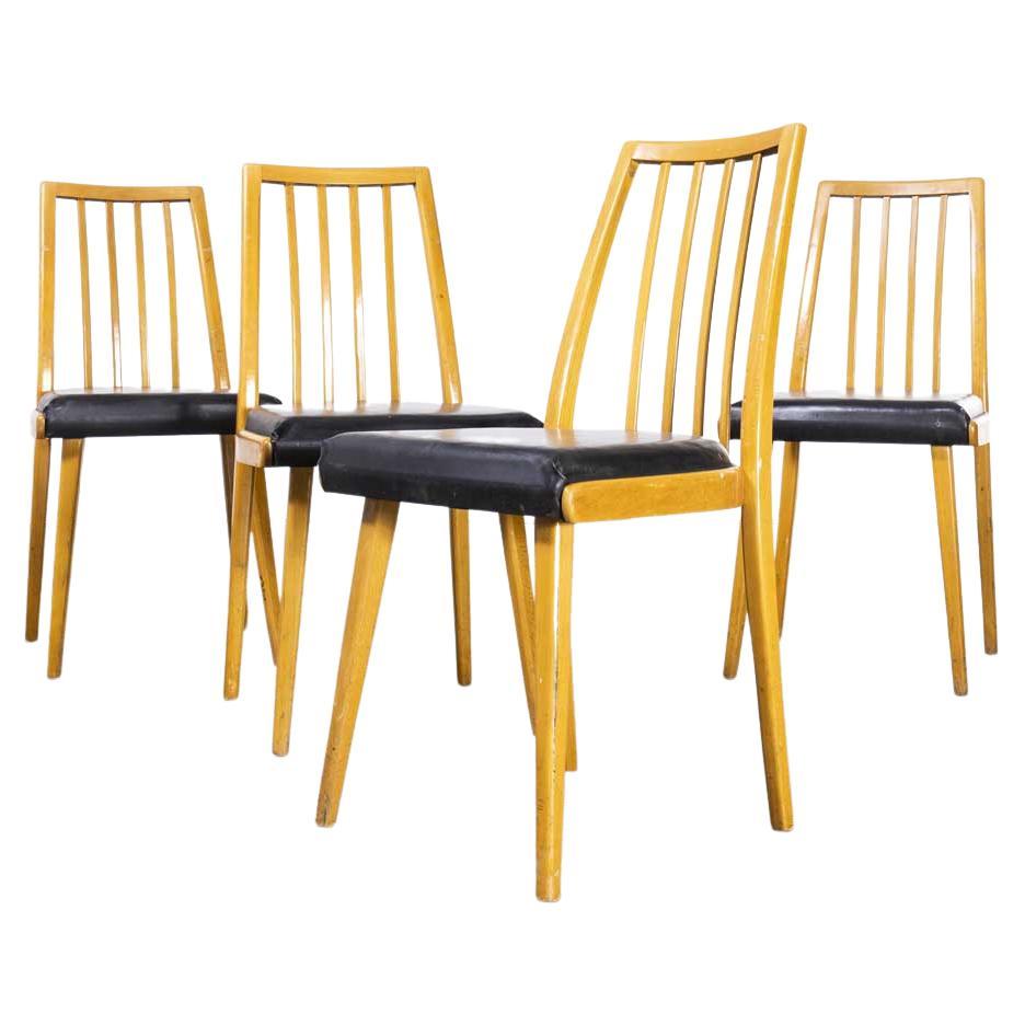 Ensemble de quatre chaises de salle à manger tapissées mi-siècle par Interier Praha, années 1960 en vente