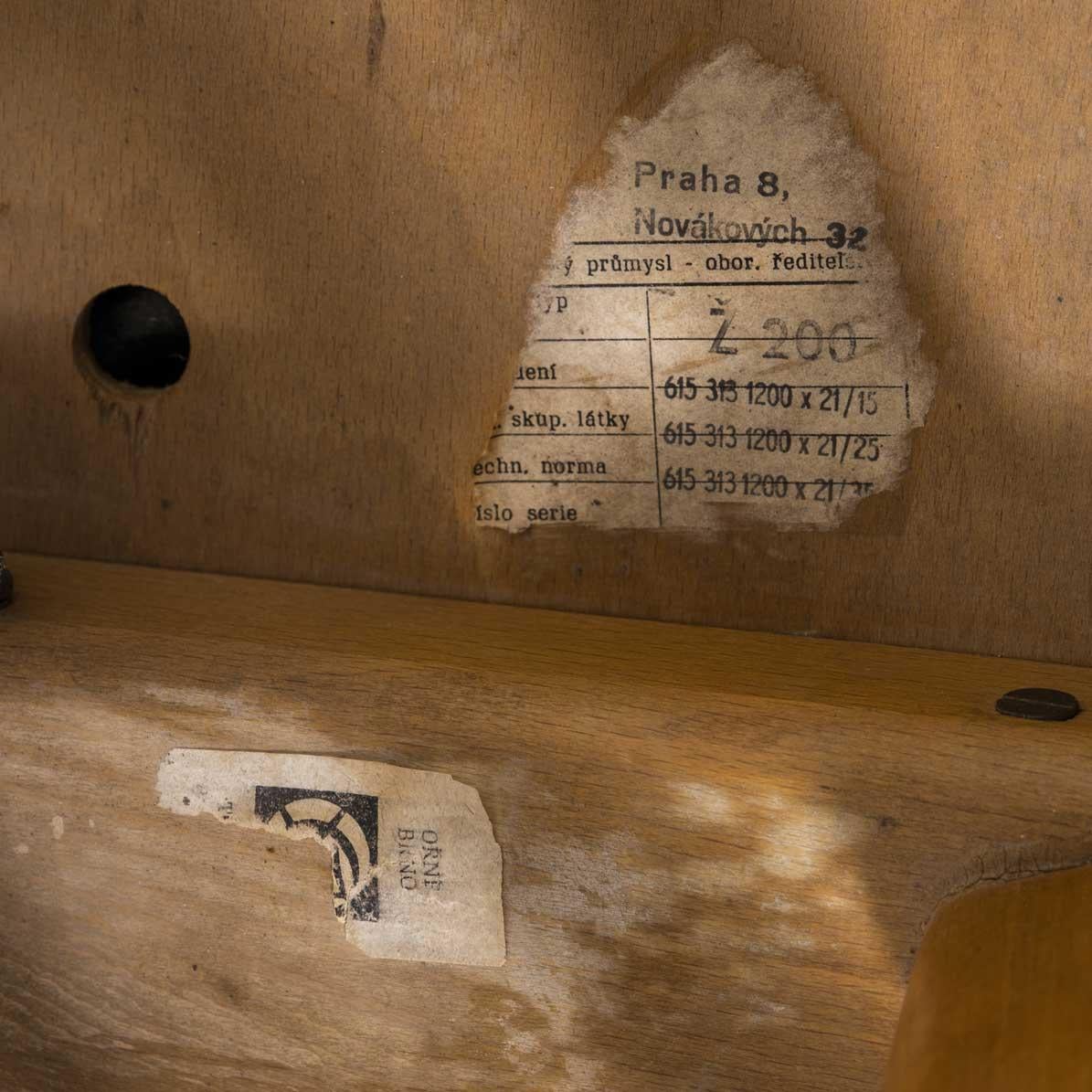 Gepolsterte Esszimmerstühle von Interier Praha aus der Mitte der 1960er Jahre, in verschiedenen Stückzahlen (Tschechisch) im Angebot