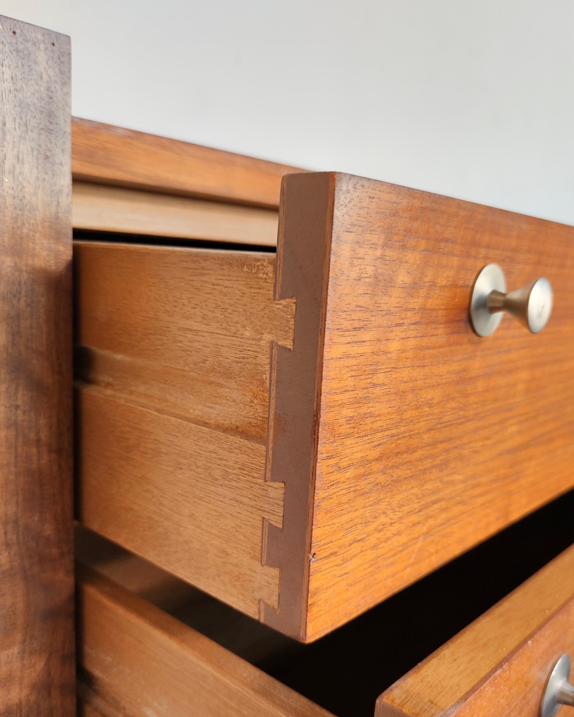 1960s Mid-Century Walnut 8-Drawer Dresser by Brown Saltman For Sale 3