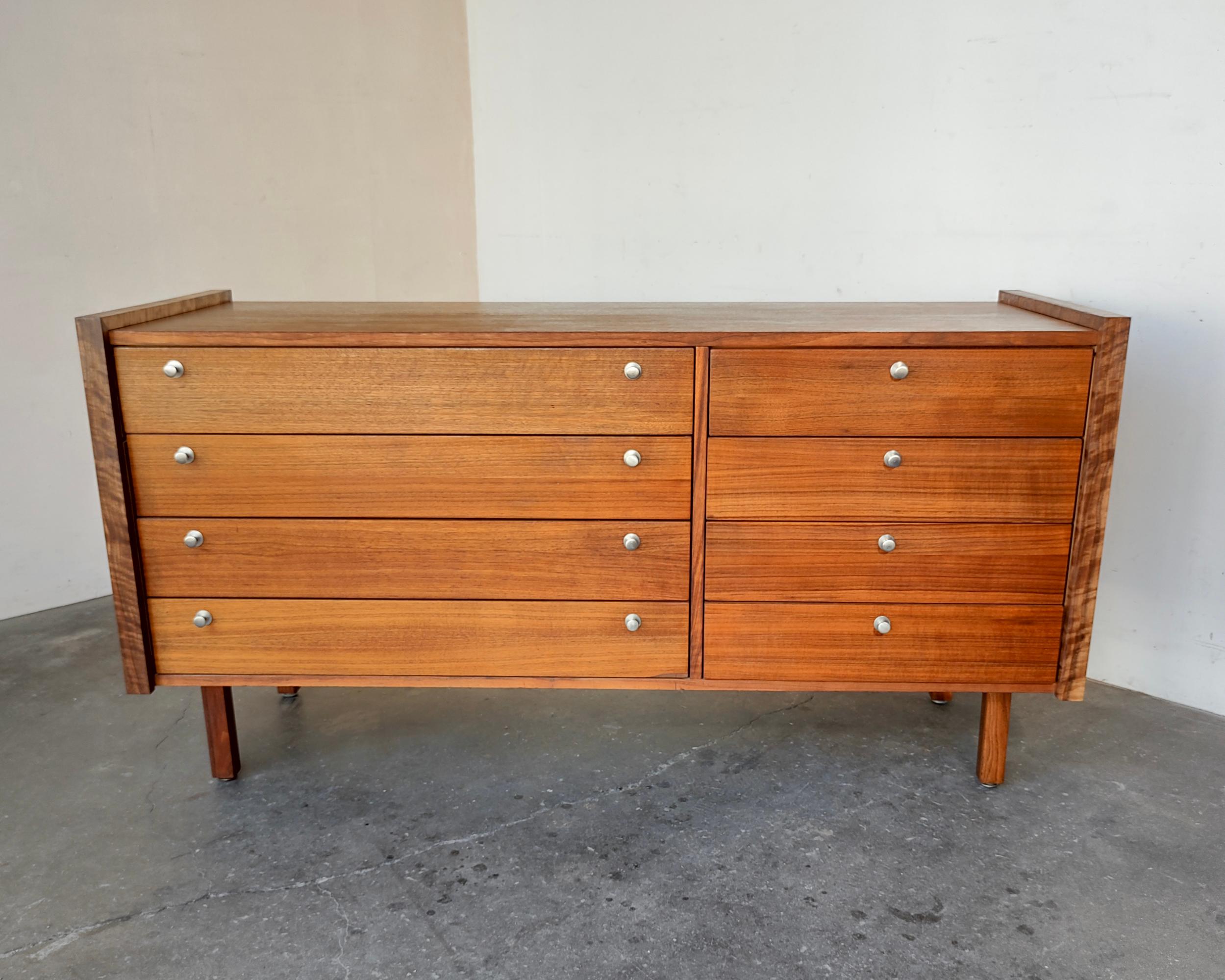 1960s Mid-Century Walnut 8-Drawer Dresser by Brown Saltman For Sale 6
