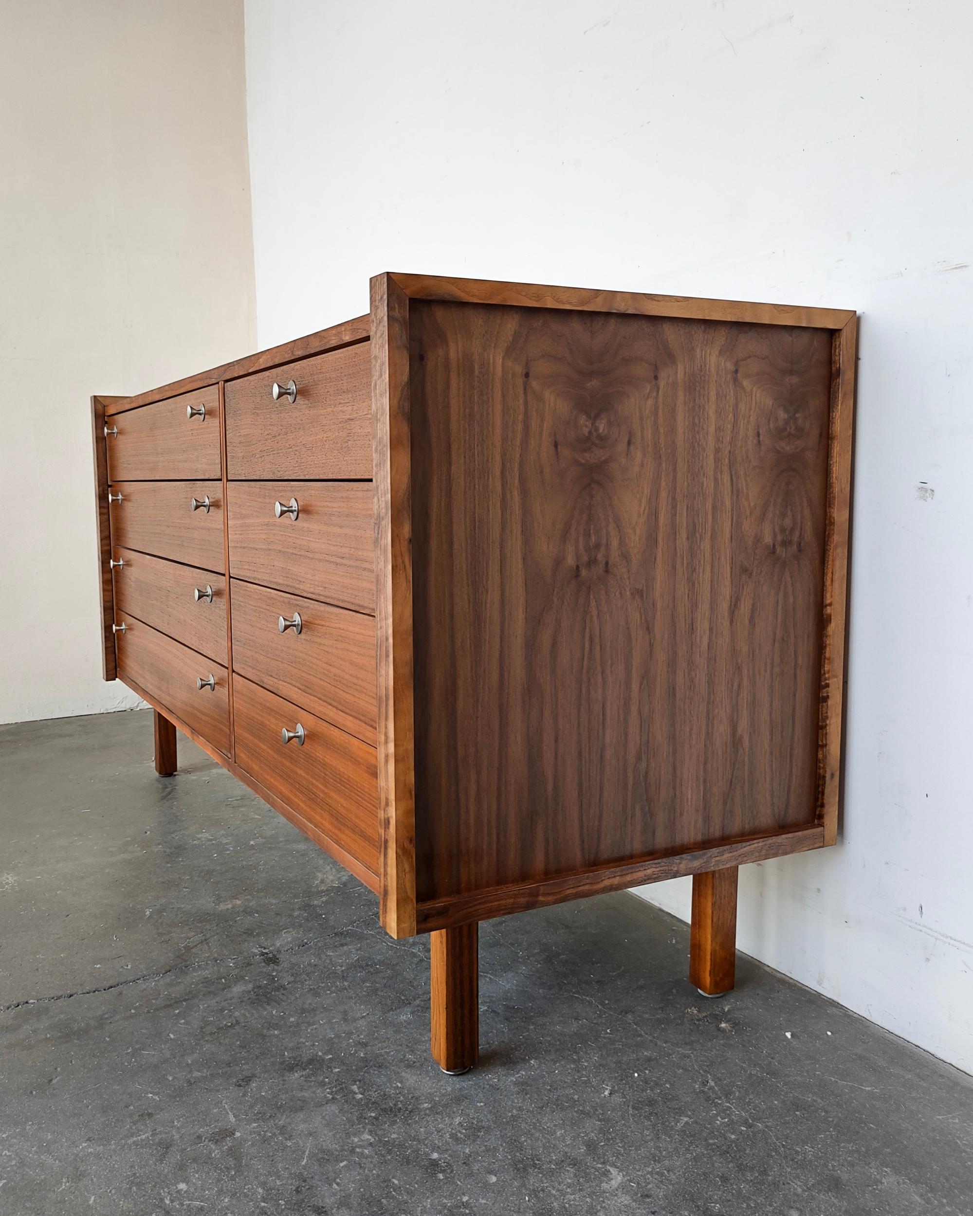 Mid-Century Modern 1960s Mid-Century Walnut 8-Drawer Dresser by Brown Saltman For Sale