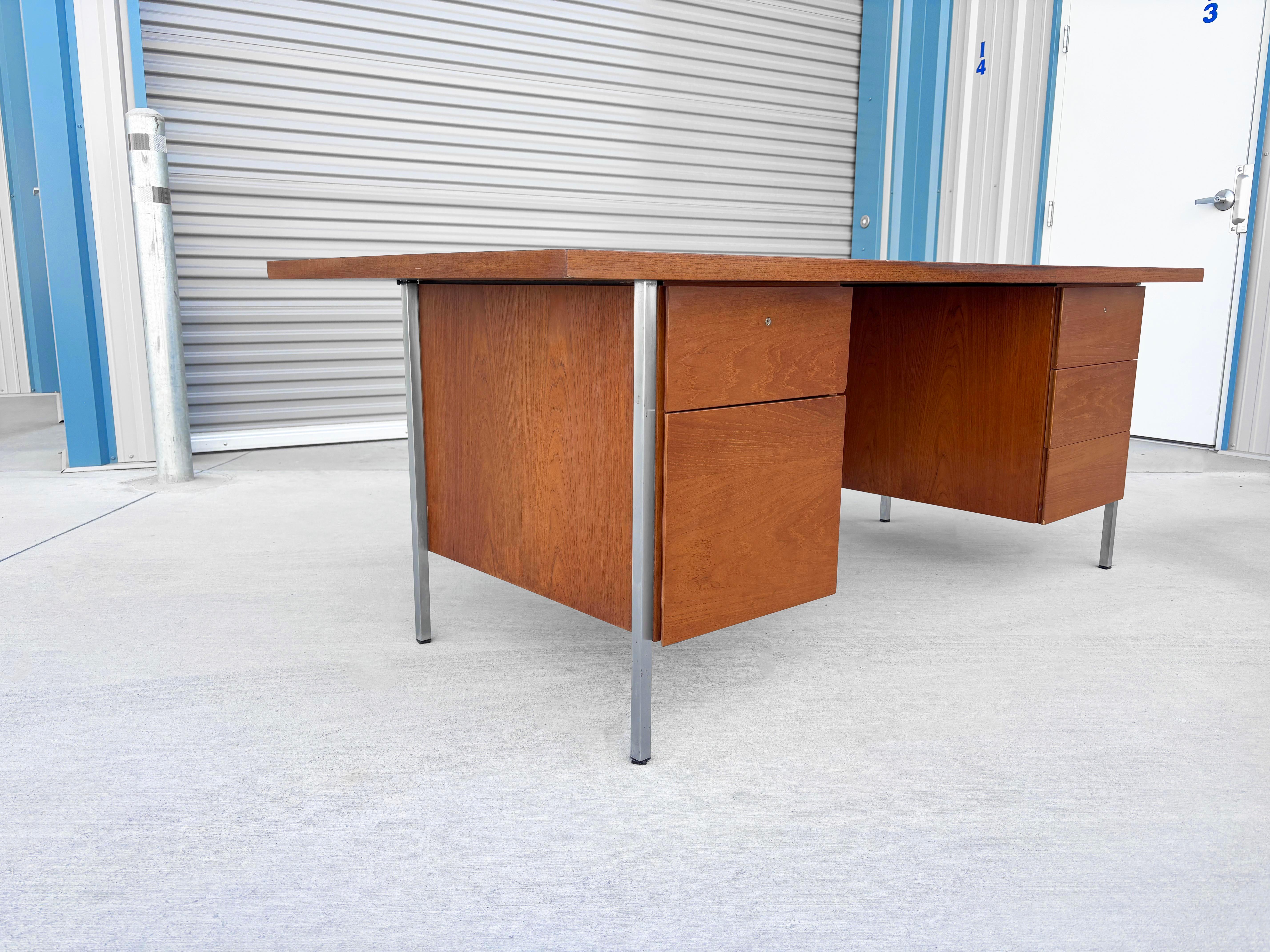 1960s Mid Century Walnut and Chrome Executive Desk by Florence Knoll For Sale 3