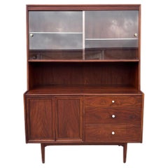Mid-Century-Schrank aus Nussbaumholz von Kipp Stewart für Drexel, 1960er Jahre