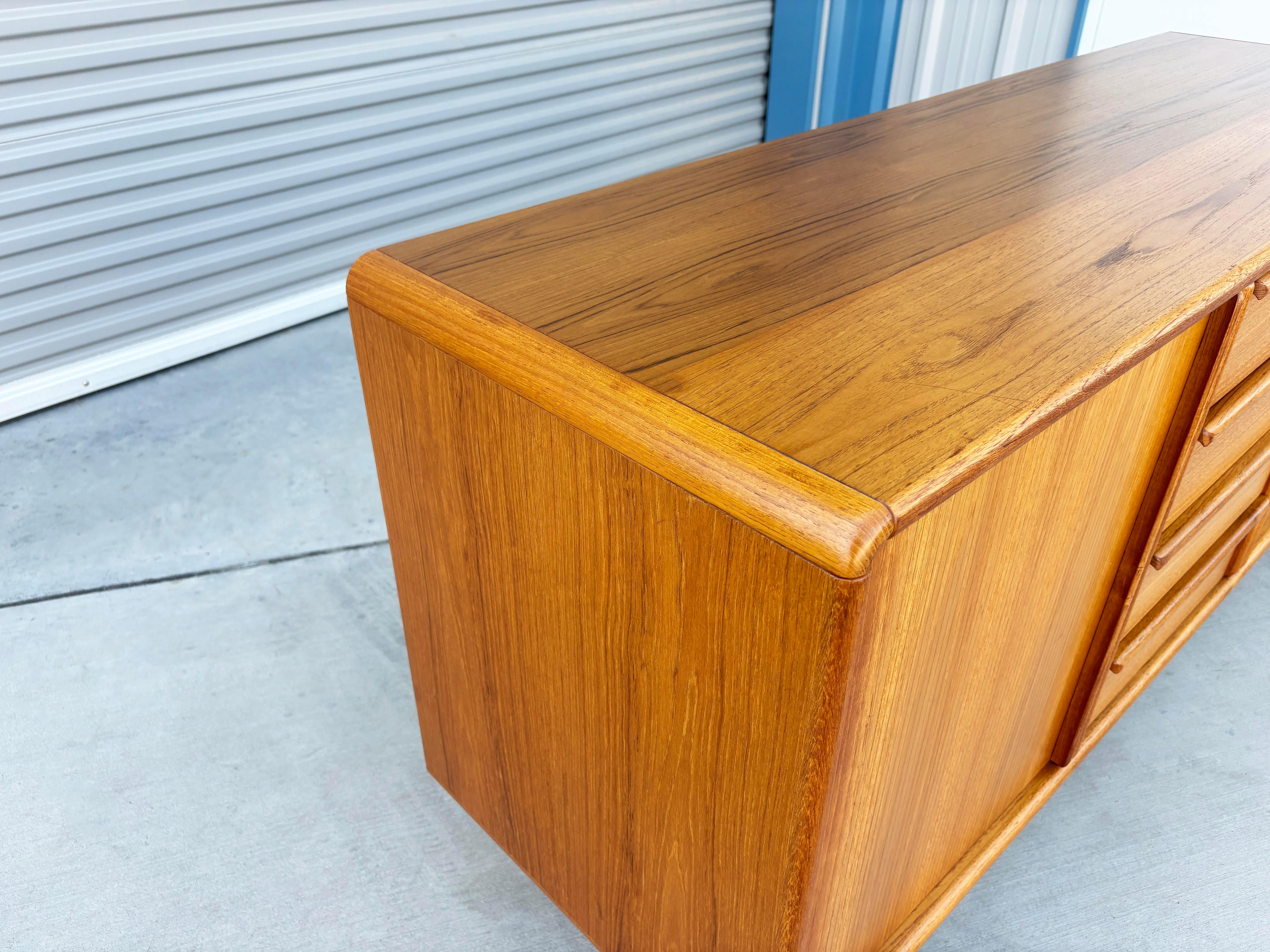 Credenza in legno di noce del 1960 di Bakers Bro in vendita 3