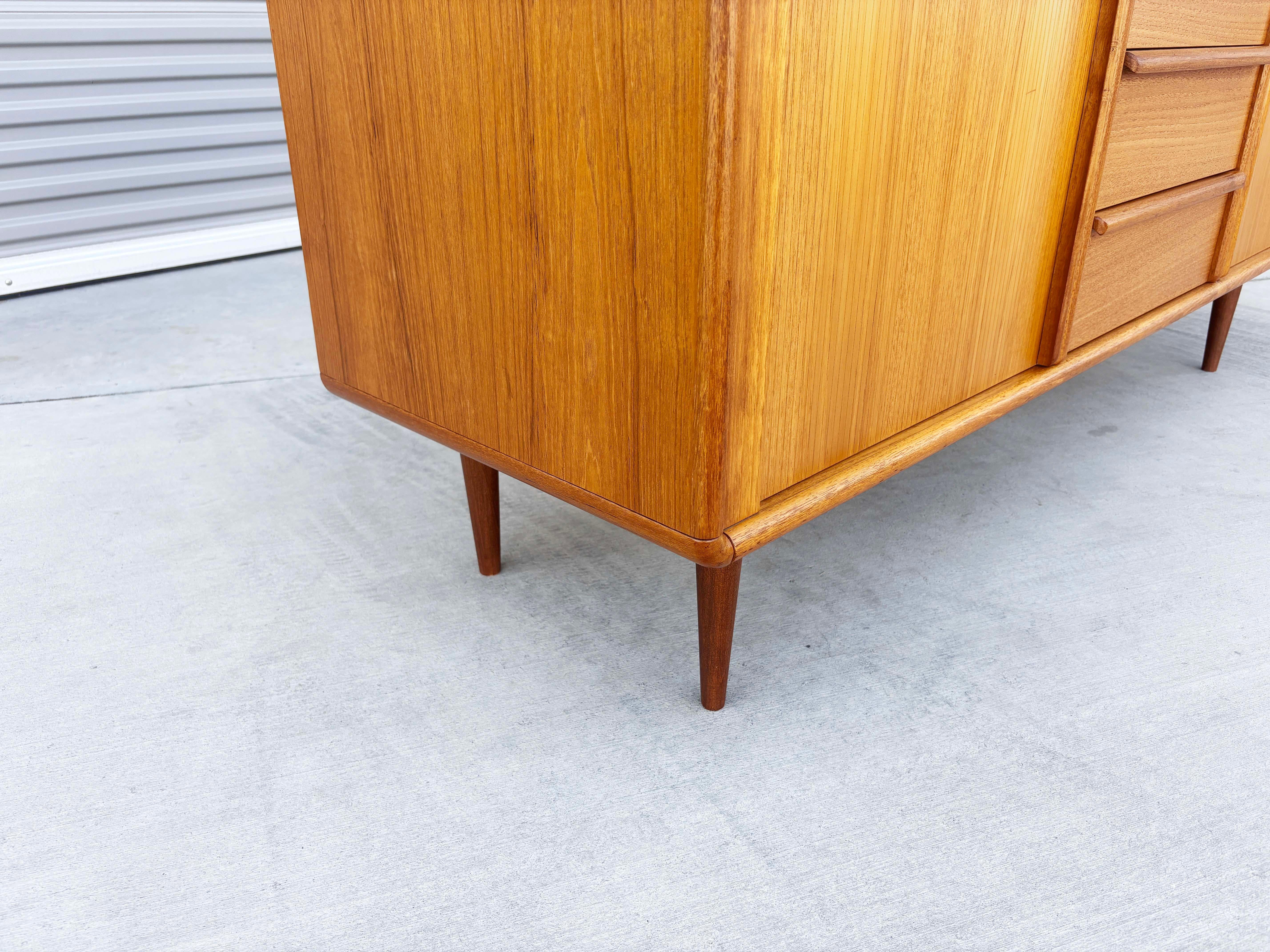 Credenza in legno di noce del 1960 di Bakers Bro in vendita 4