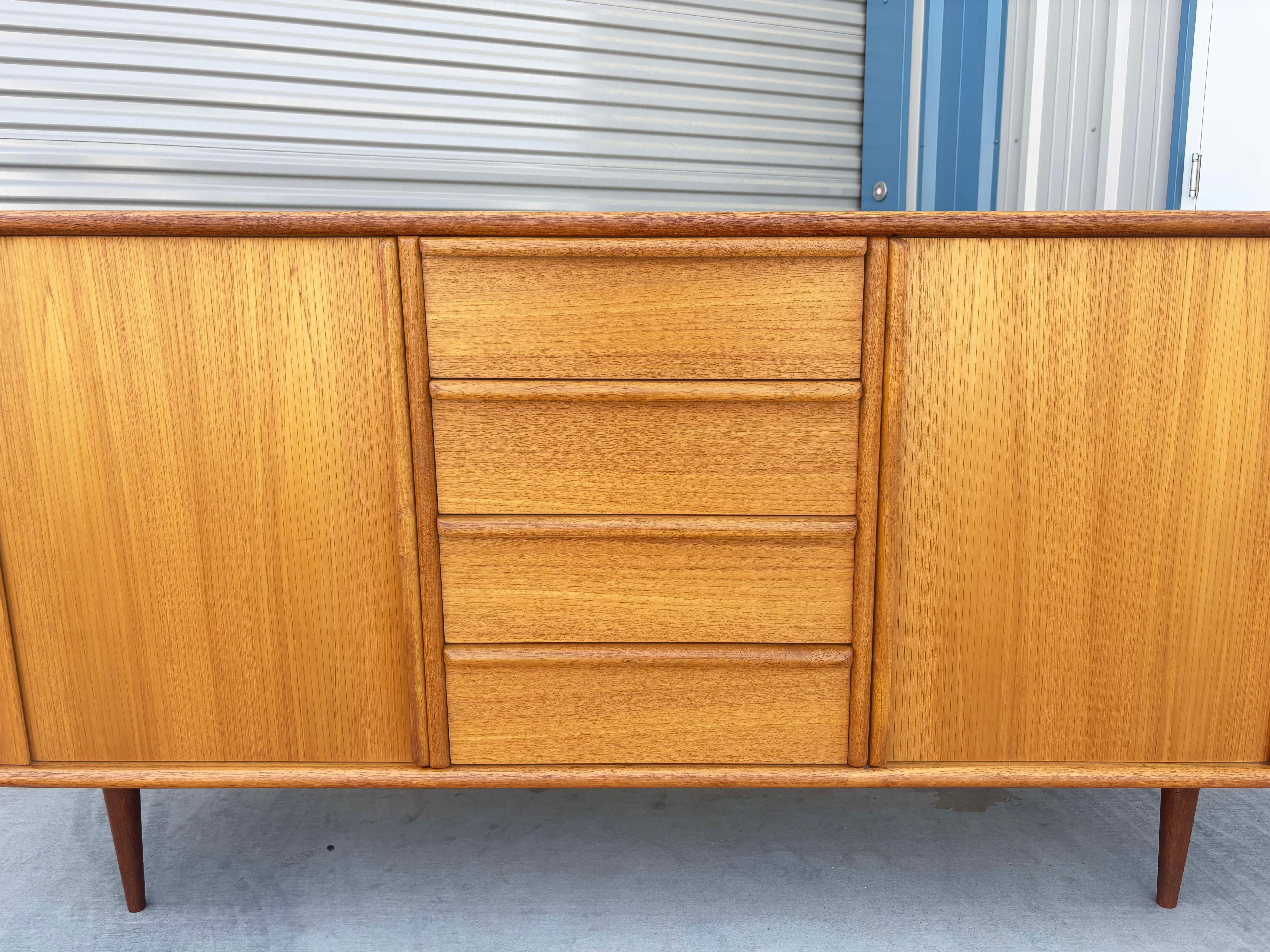Americano Credenza in legno di noce del 1960 di Bakers Bro in vendita