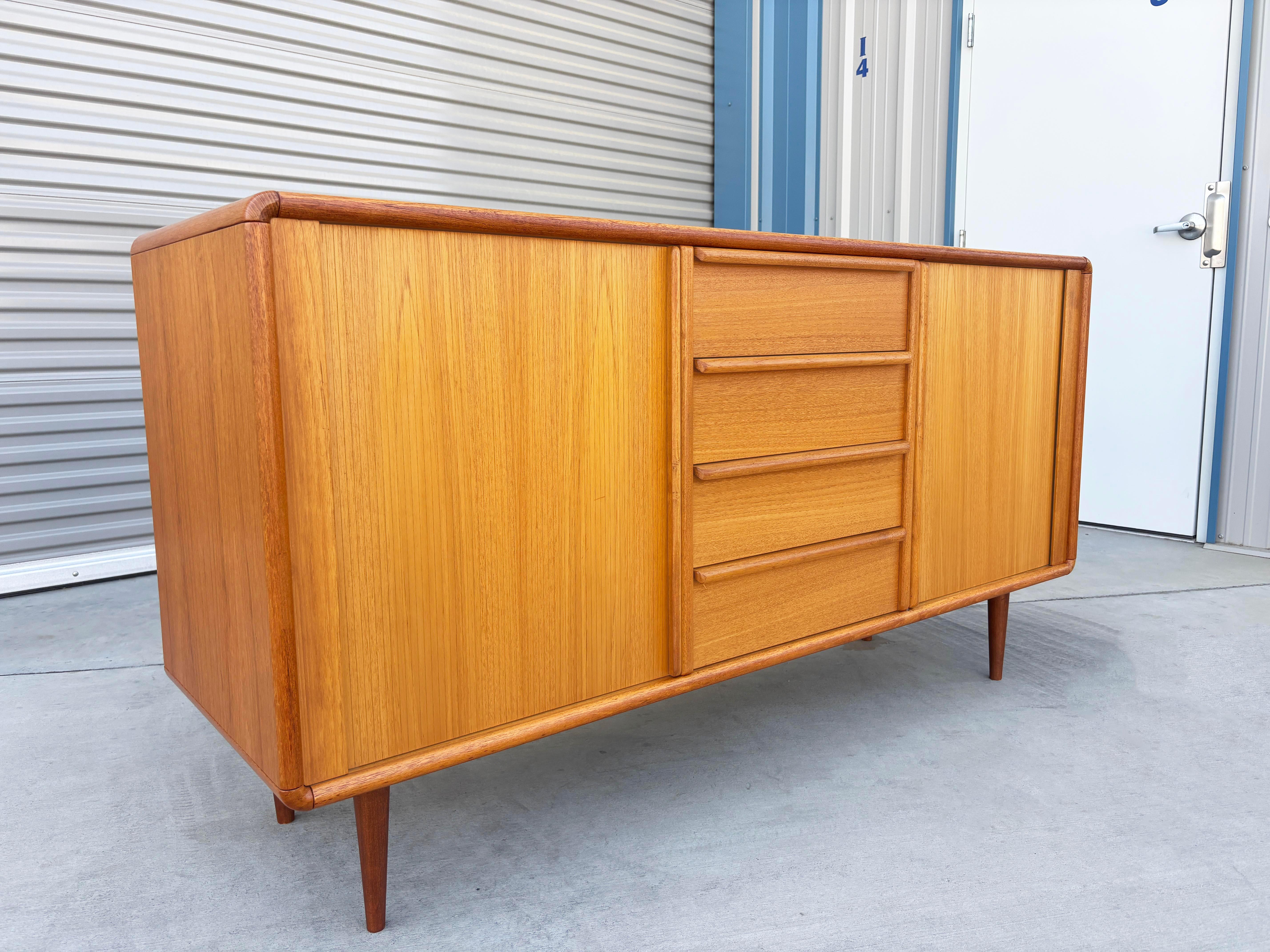 Credenza in legno di noce del 1960 di Bakers Bro In condizioni buone in vendita a North Hollywood, CA