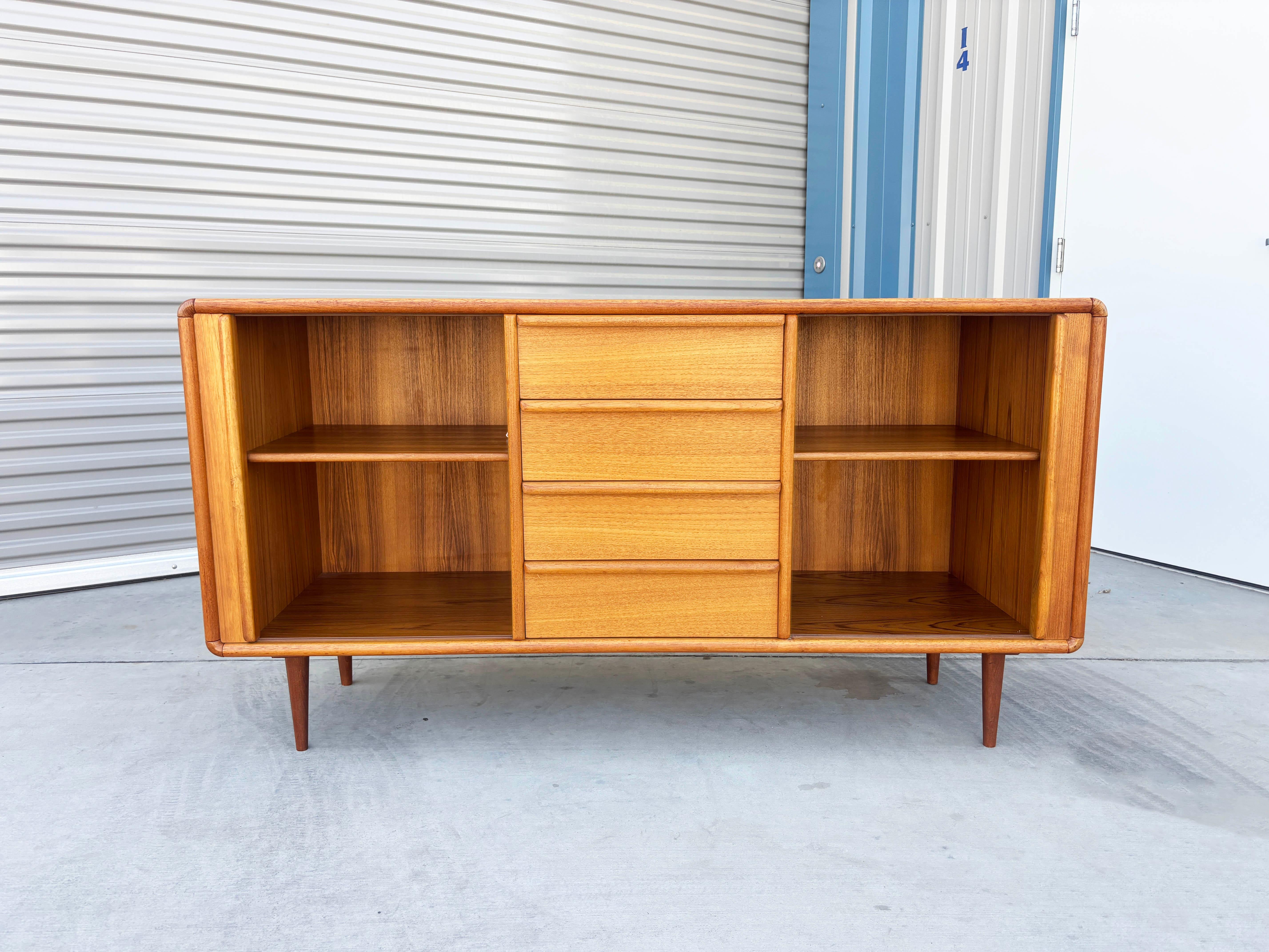 Noce Credenza in legno di noce del 1960 di Bakers Bro in vendita