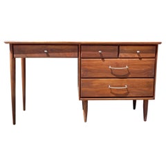 Bureau en noyer du milieu du siècle 1960 par ACE-HI