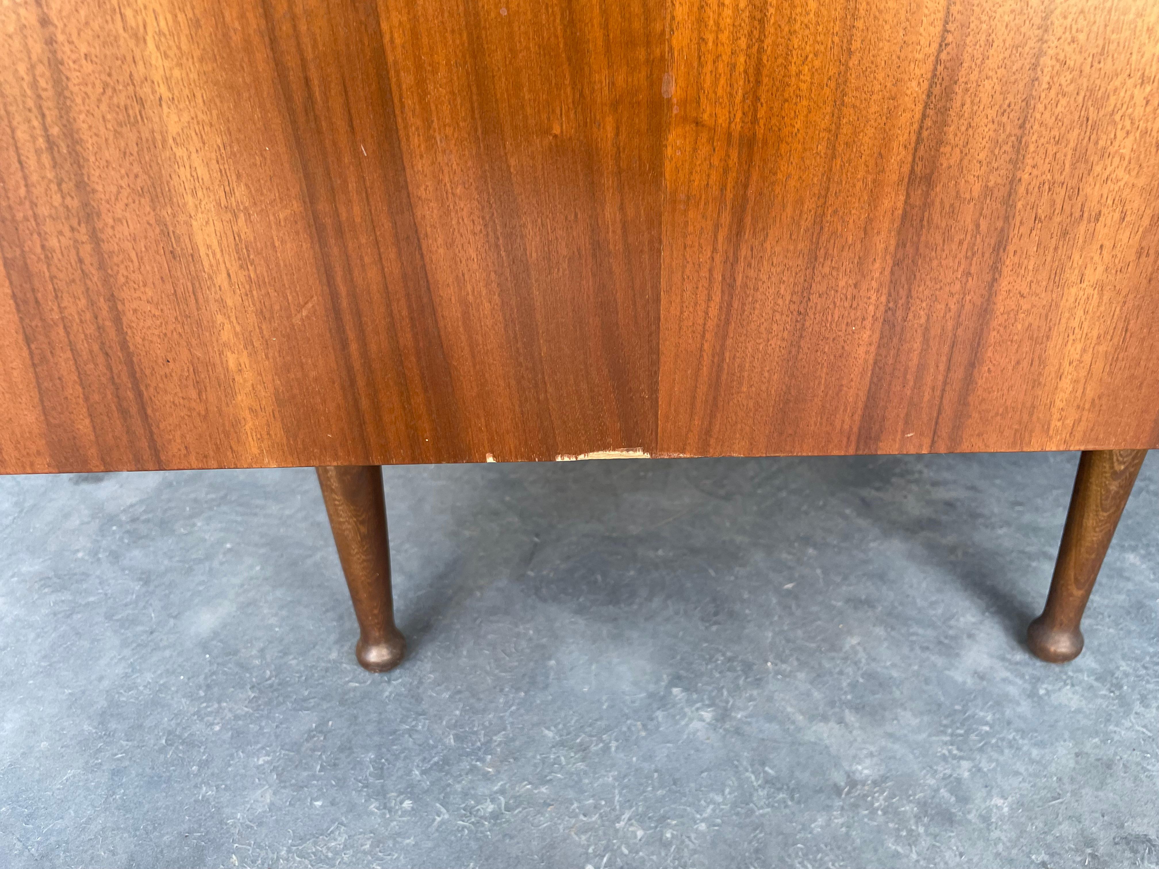 1960s Mid Century Walnut Desk Designed by Hooker For Sale 4