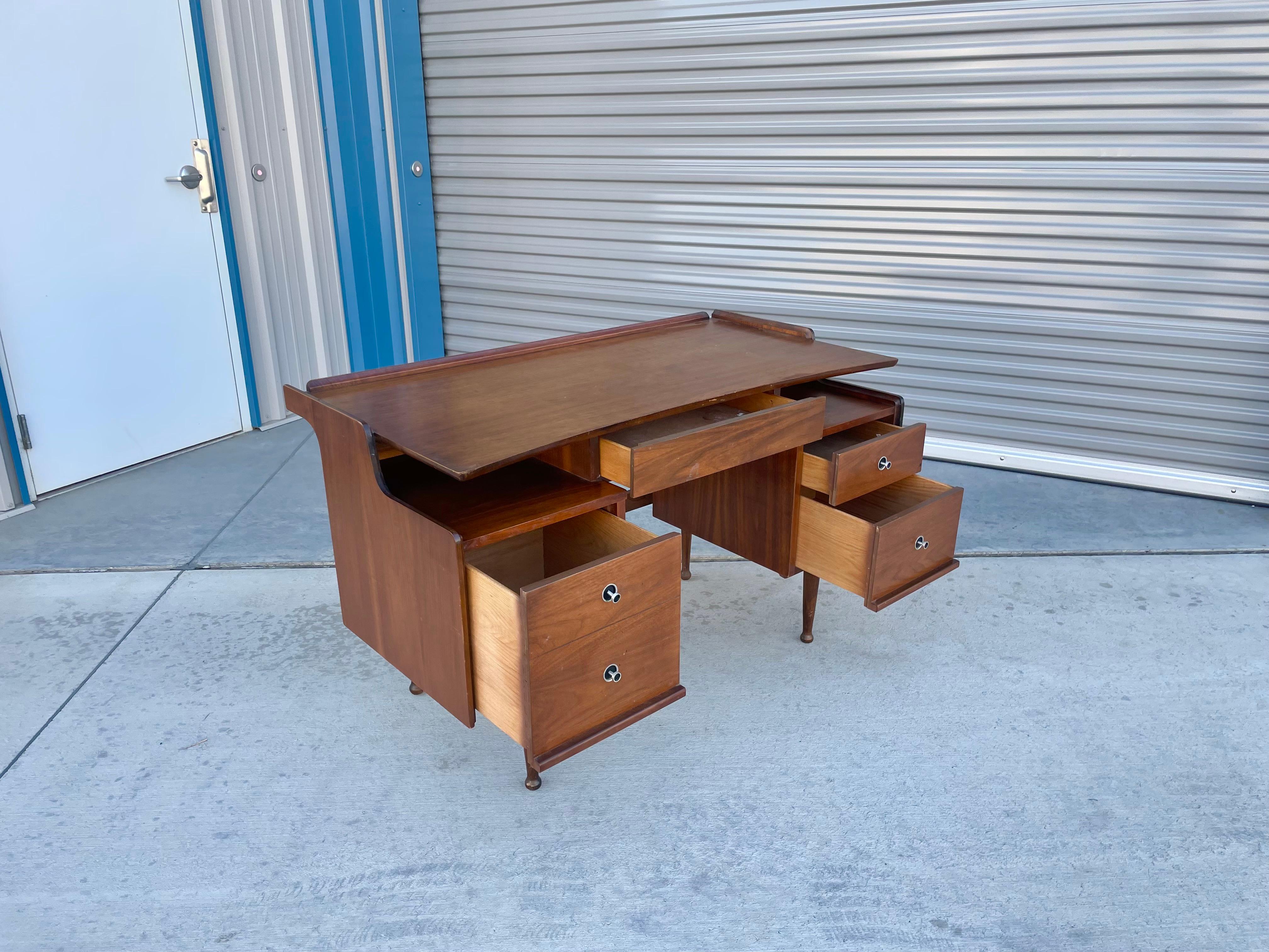 1960s Mid Century Walnut Desk Designed by Hooker For Sale 1