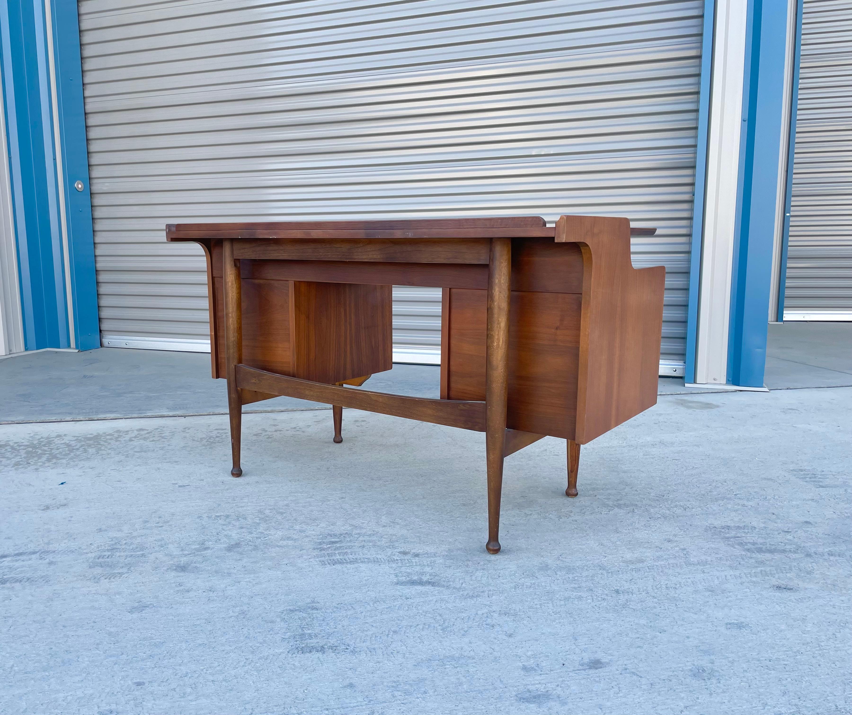 1960s Mid Century Walnut Desk Designed by Hooker For Sale 3