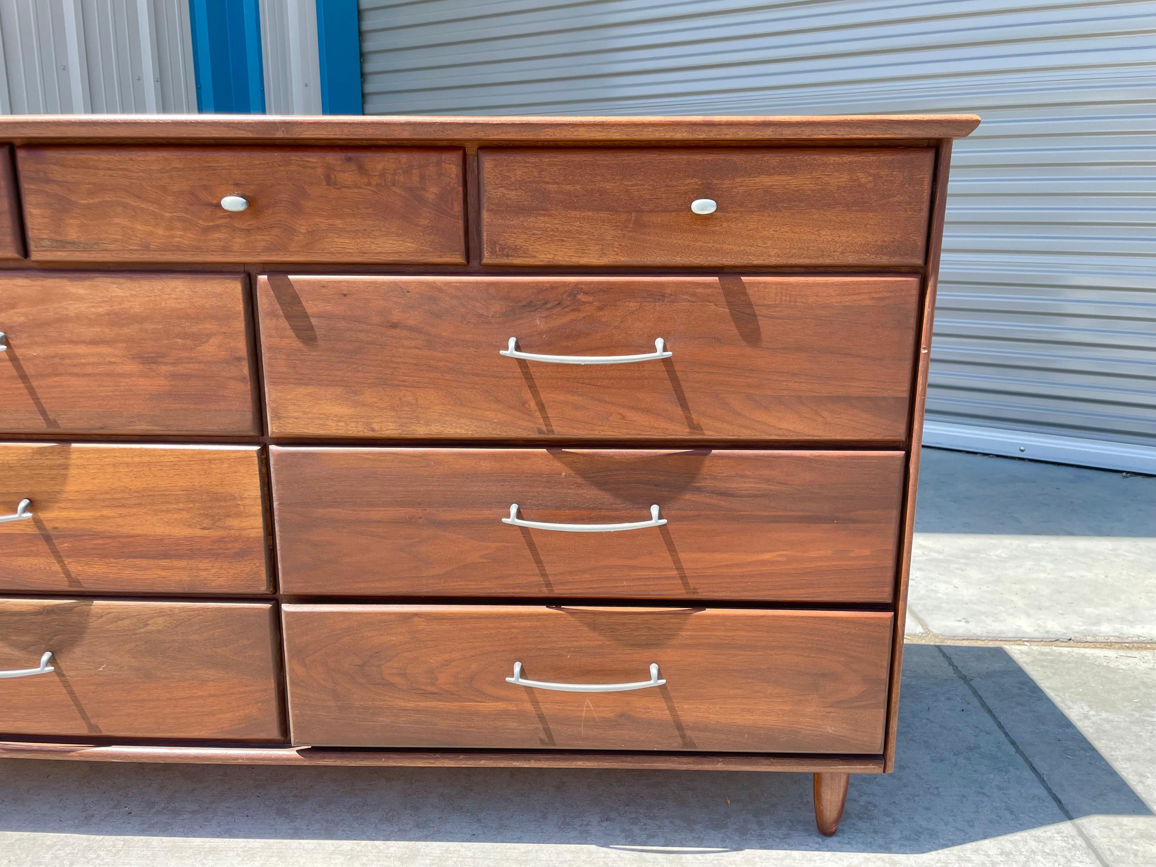 1960s Mid Century Walnut Dresser by Ace- Hi In Good Condition For Sale In North Hollywood, CA