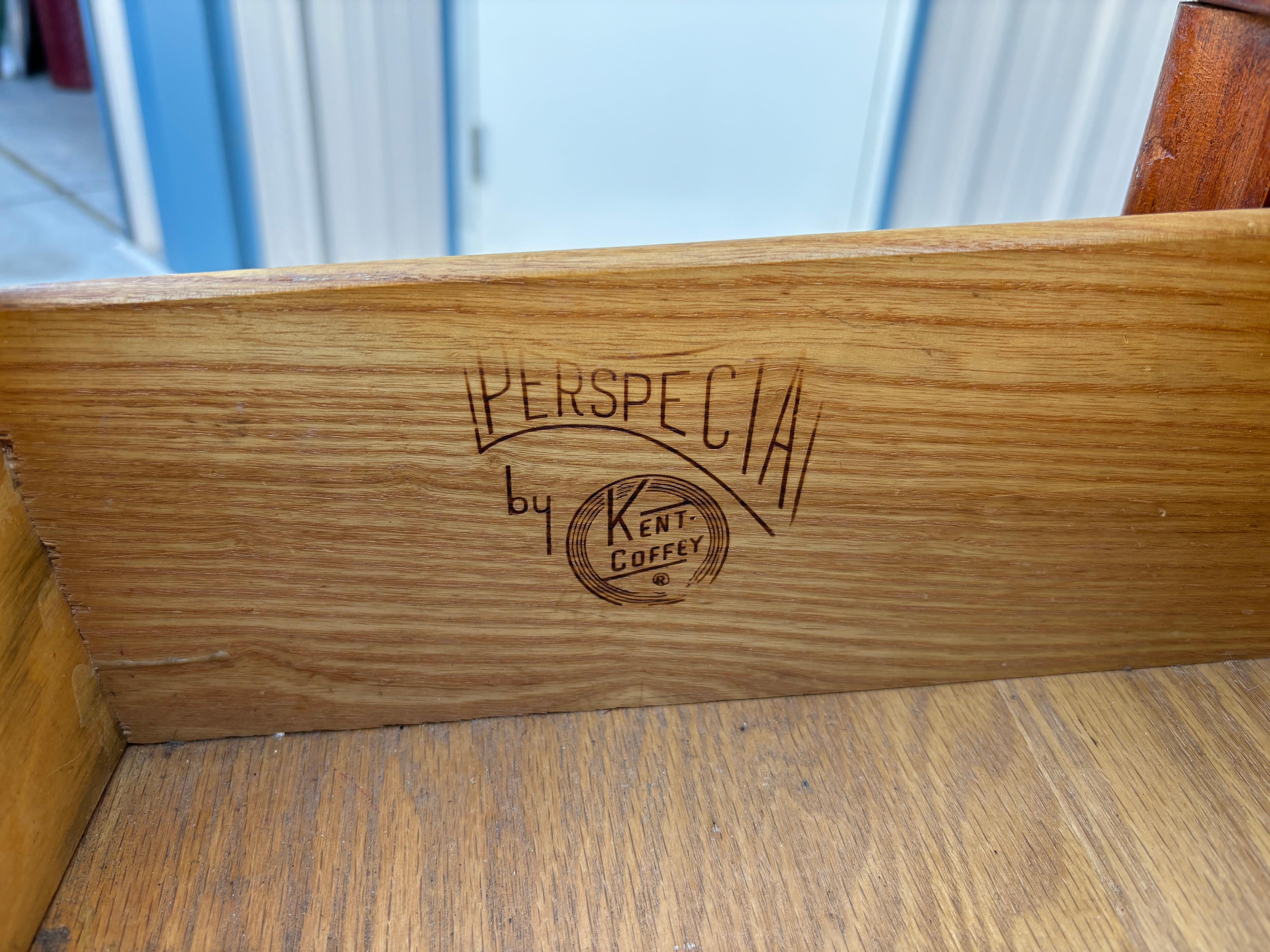 Comò in legno di noce del 1960 di Kent Coffey in vendita 8