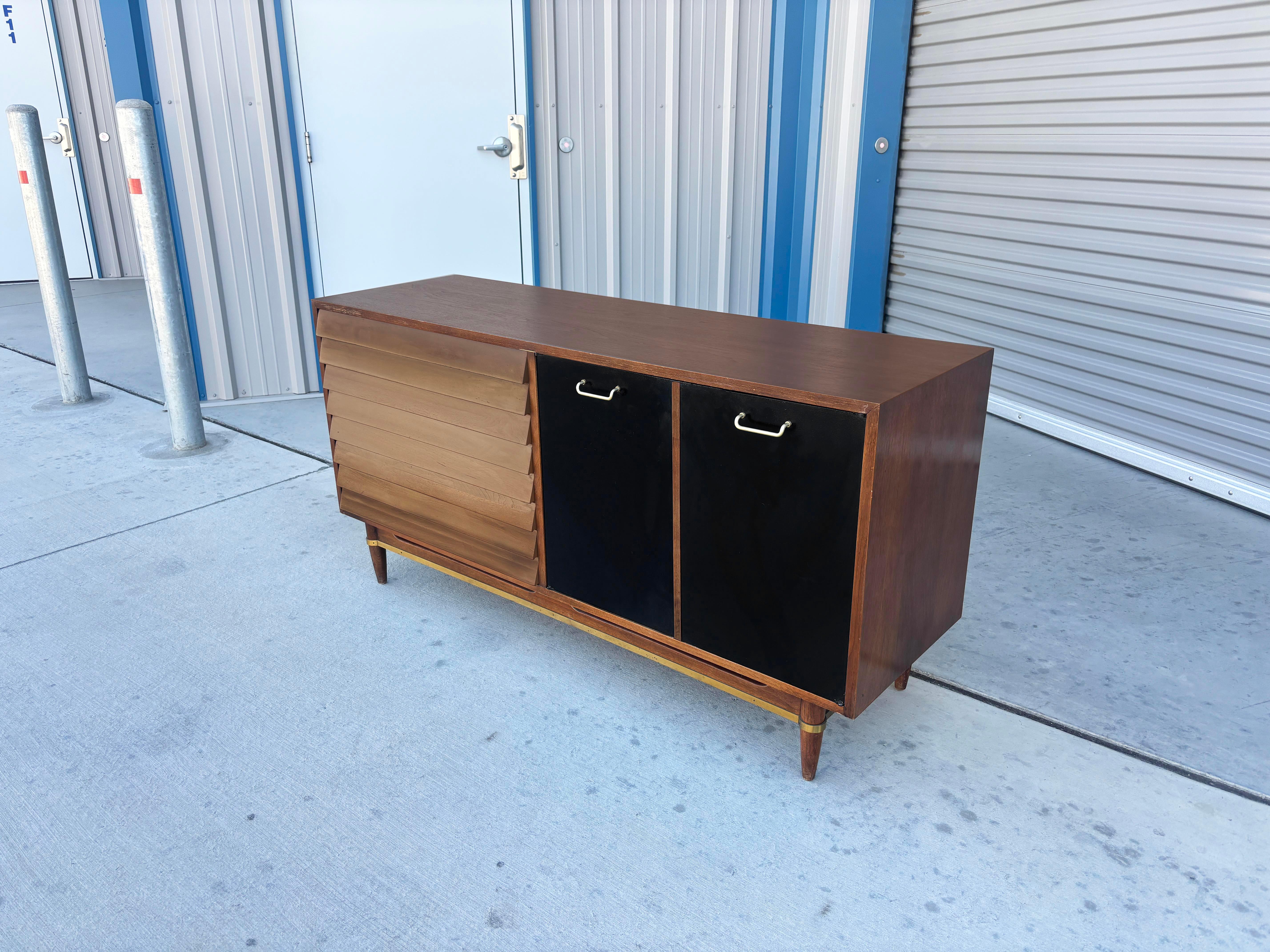 Mid-Century moderno Comò in noce del 1960 di Merton L.A. in vendita