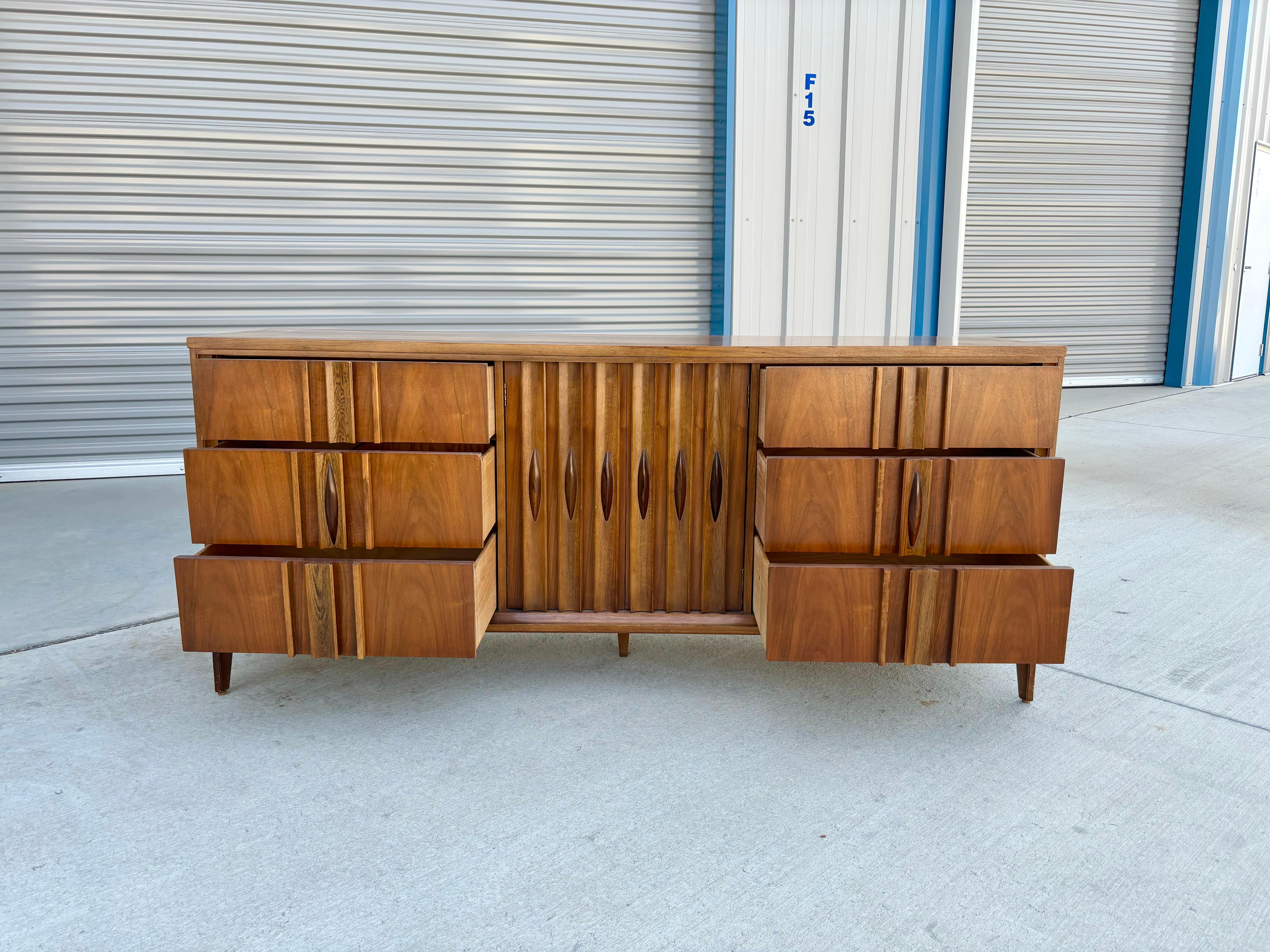1960s Mid Century Walnut Dresser by Thomasville For Sale 4