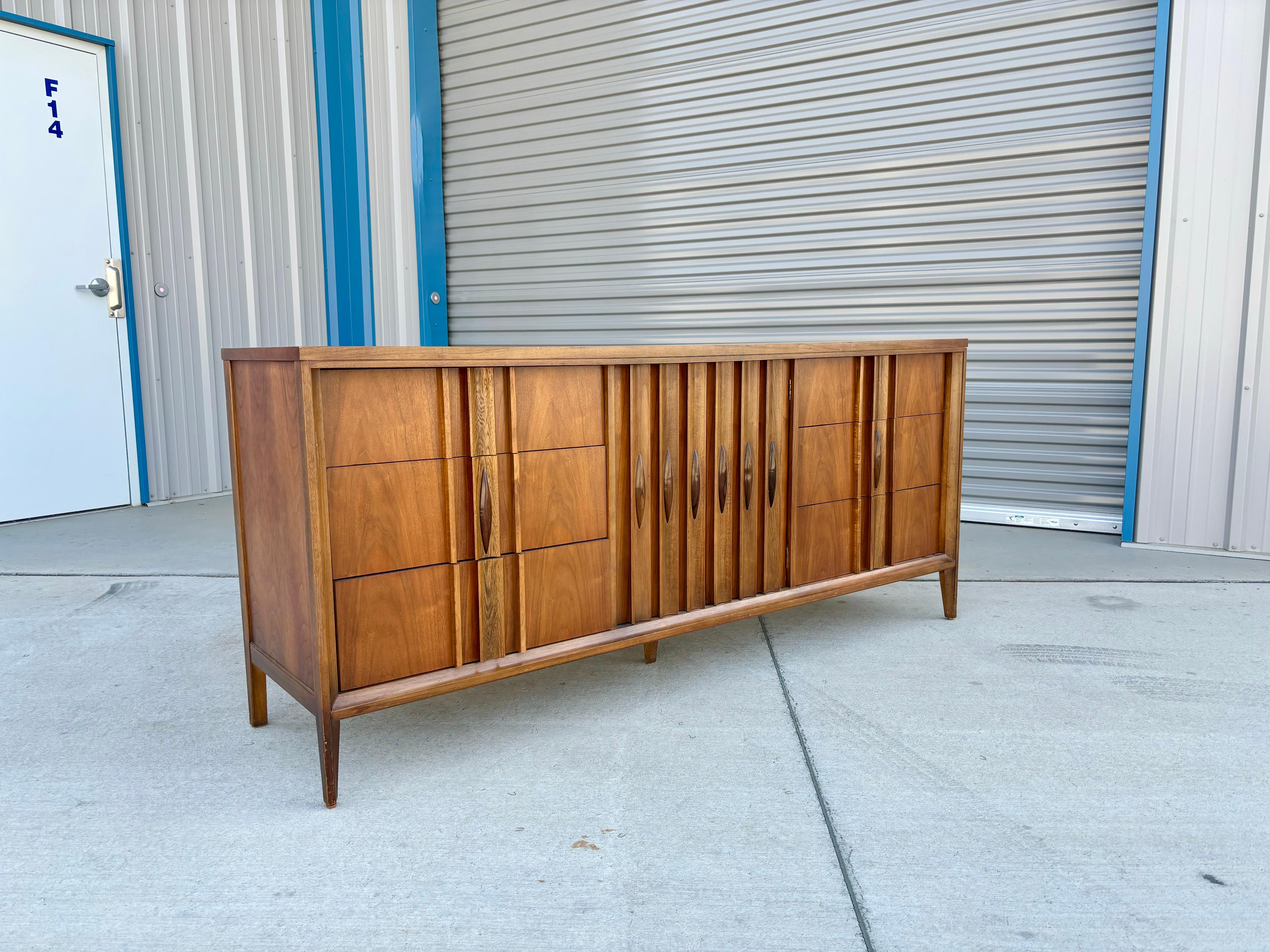 1960s Mid Century Walnut Dresser by Thomasville For Sale 8