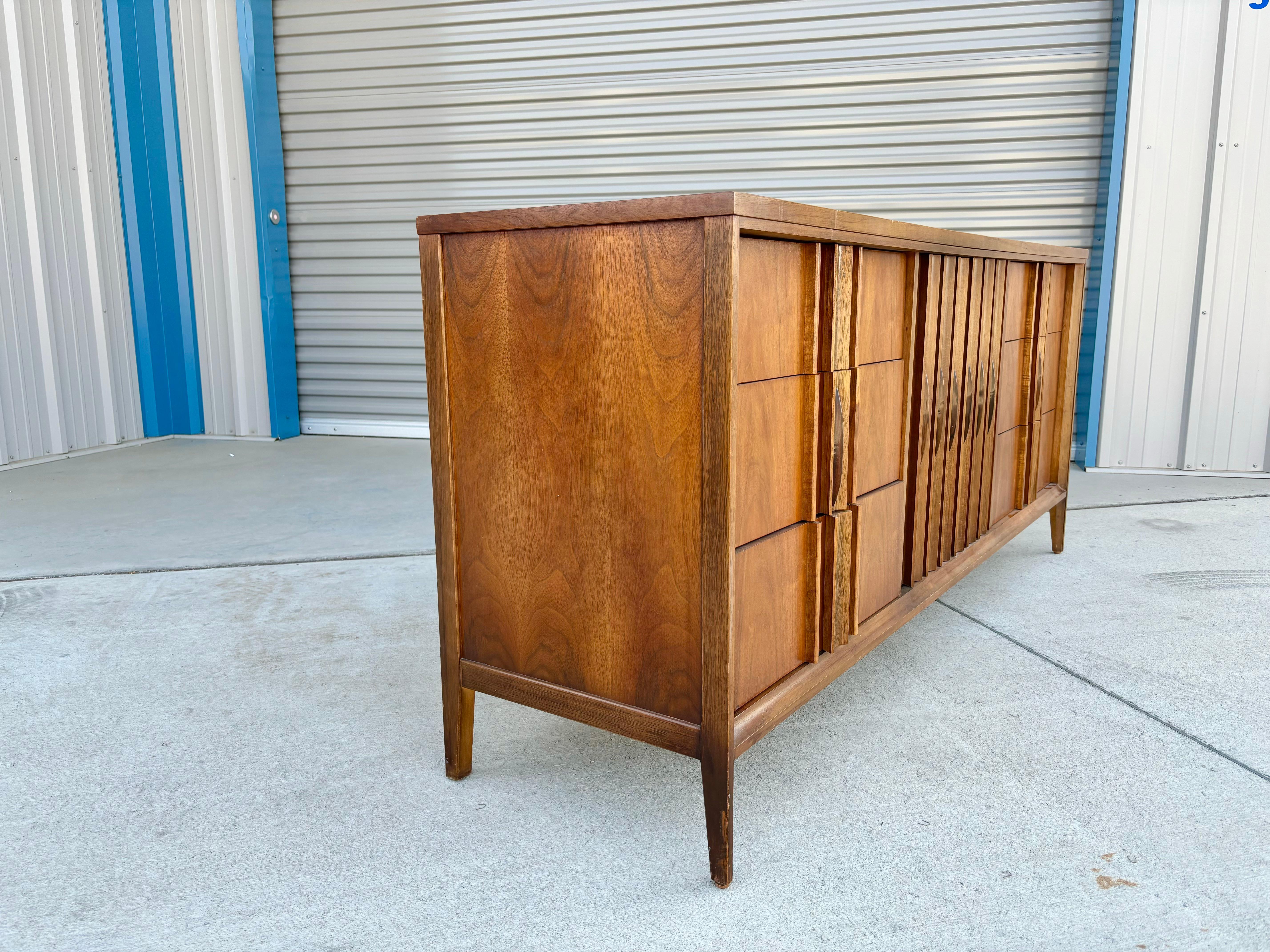 1960s Mid Century Walnut Dresser by Thomasville For Sale 9