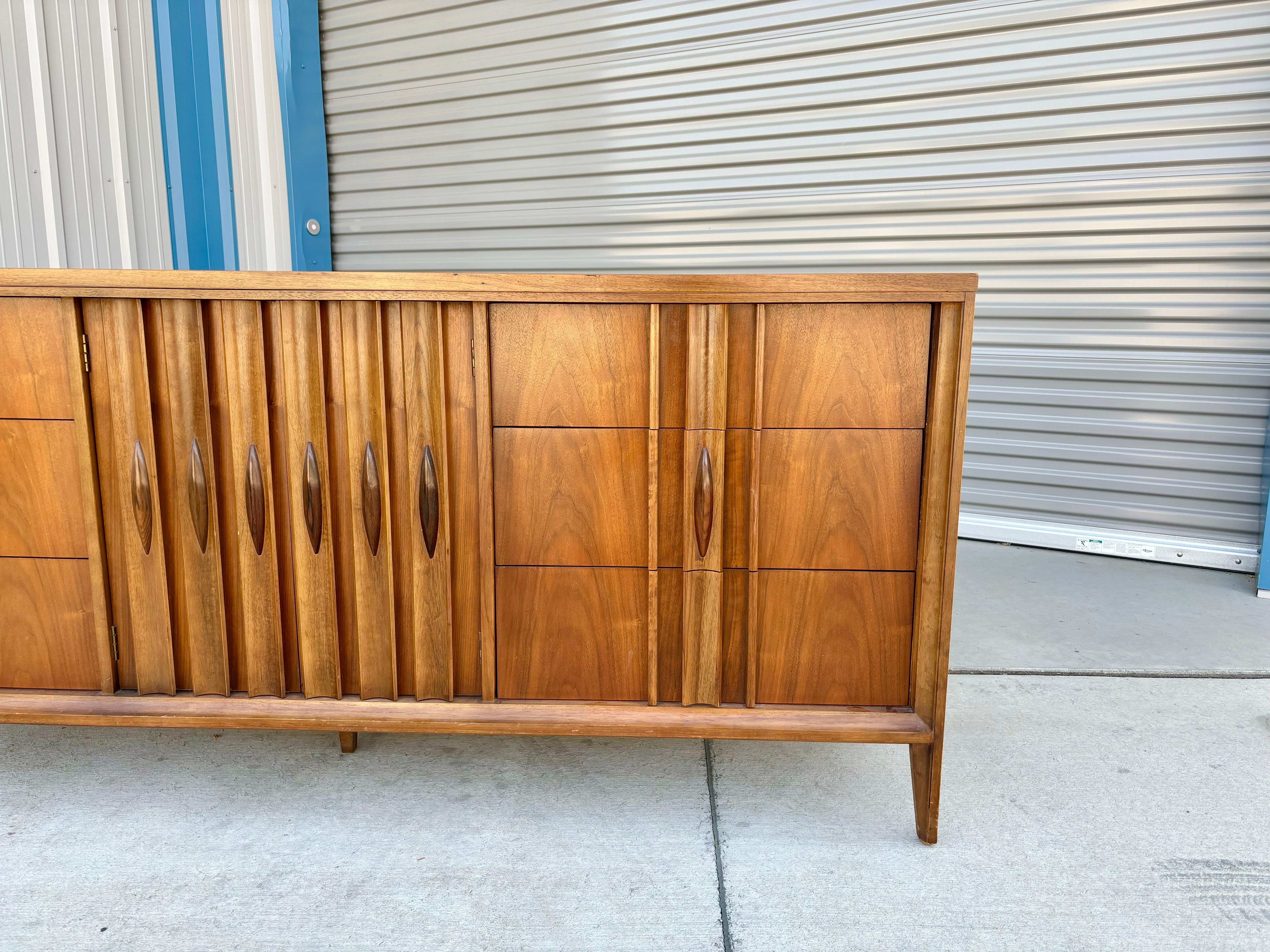 American 1960s Mid Century Walnut Dresser by Thomasville For Sale