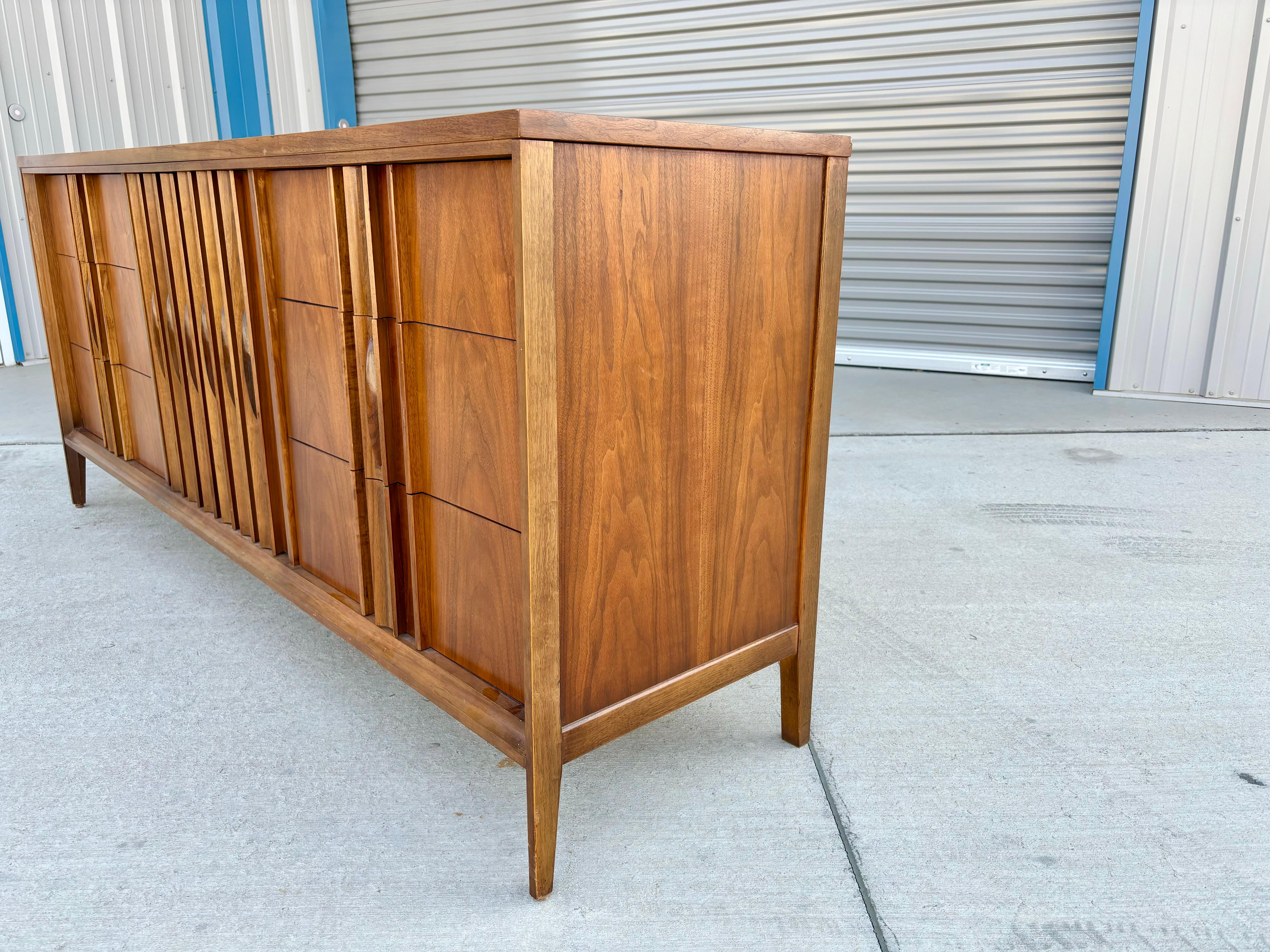 1960s Mid Century Walnut Dresser by Thomasville For Sale 1