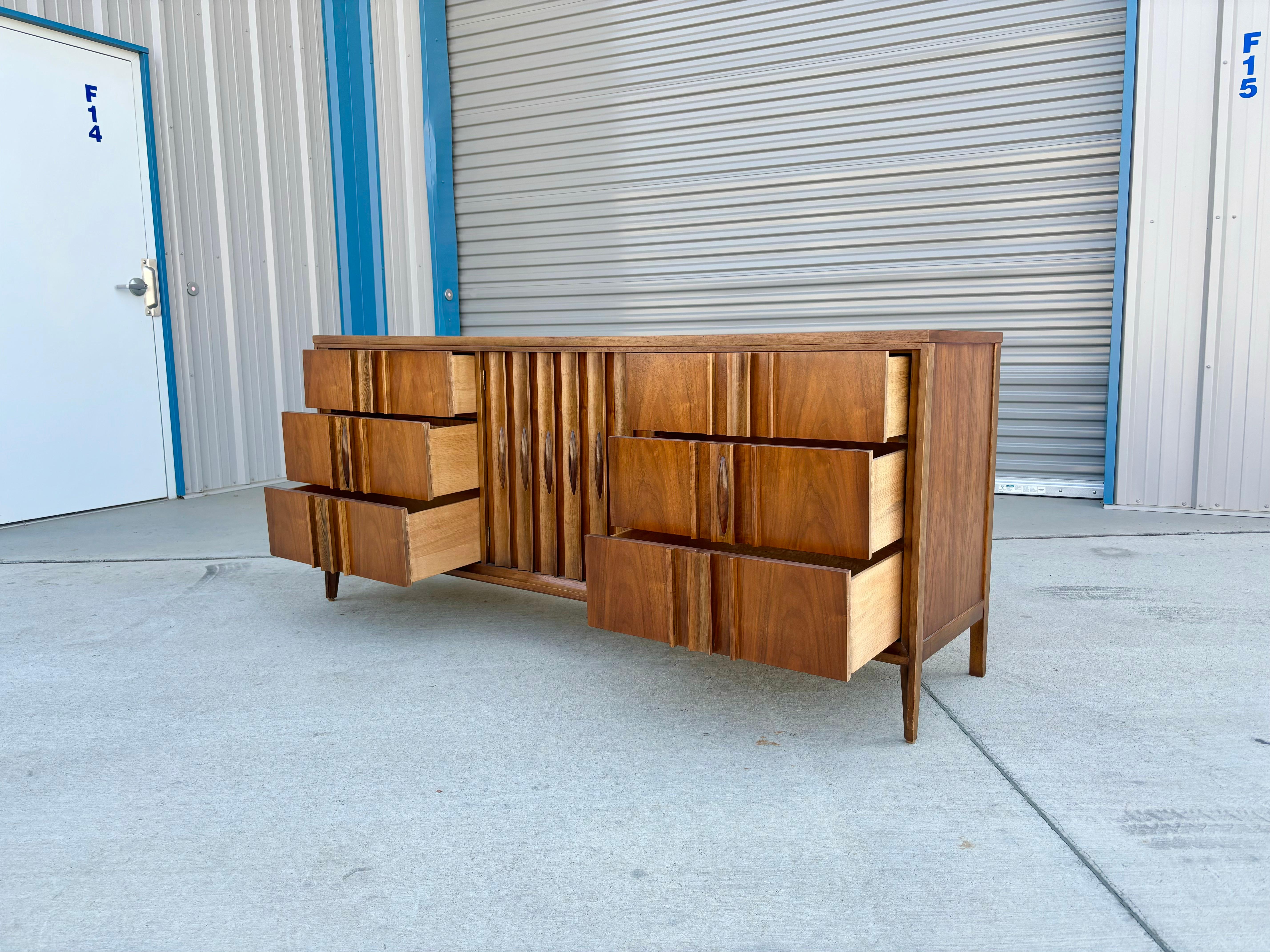 1960s Mid Century Walnut Dresser by Thomasville For Sale 3