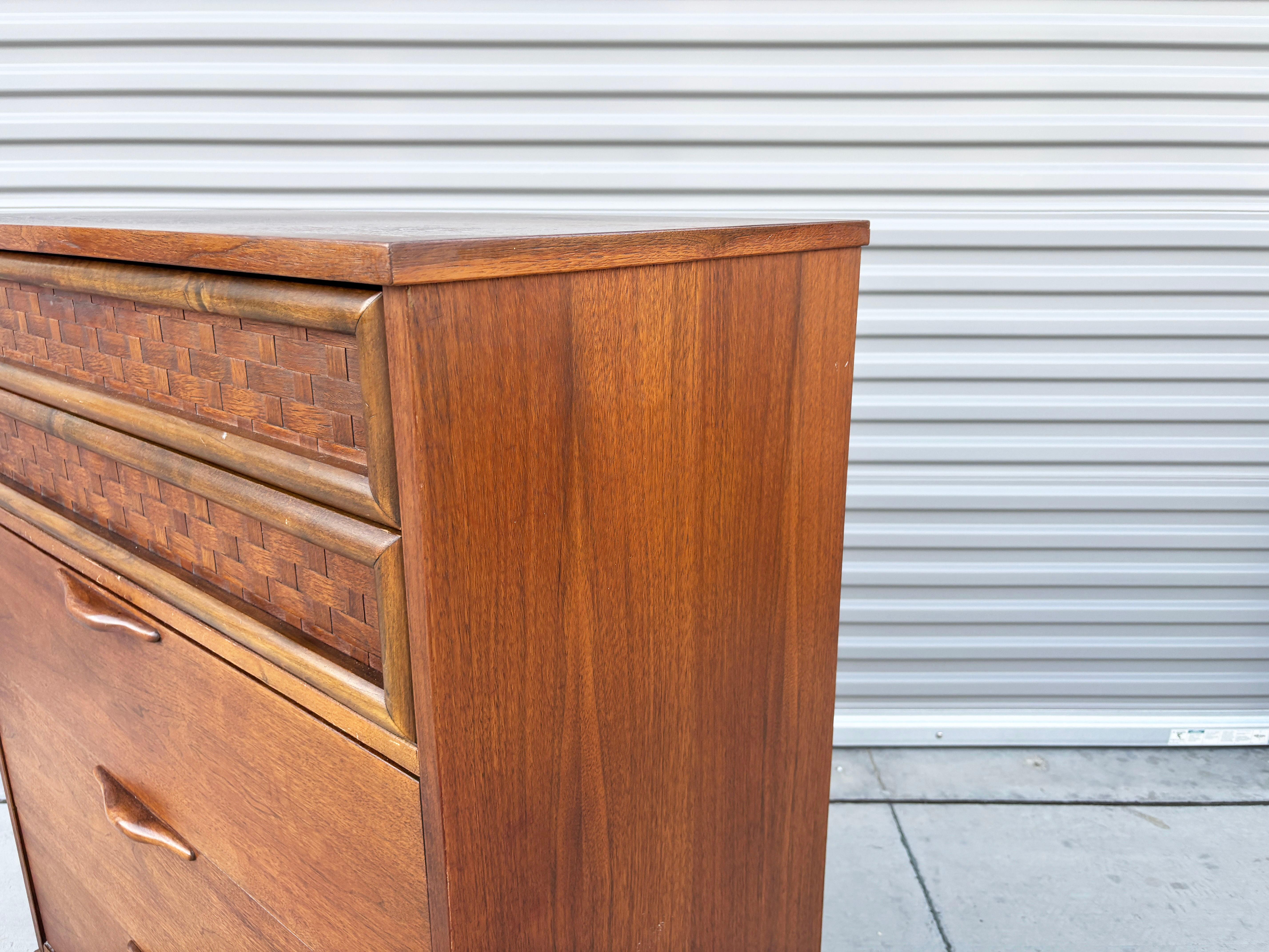 1960er Jahre Mid Century Nussbaum Highboy von Lane's im Angebot 5