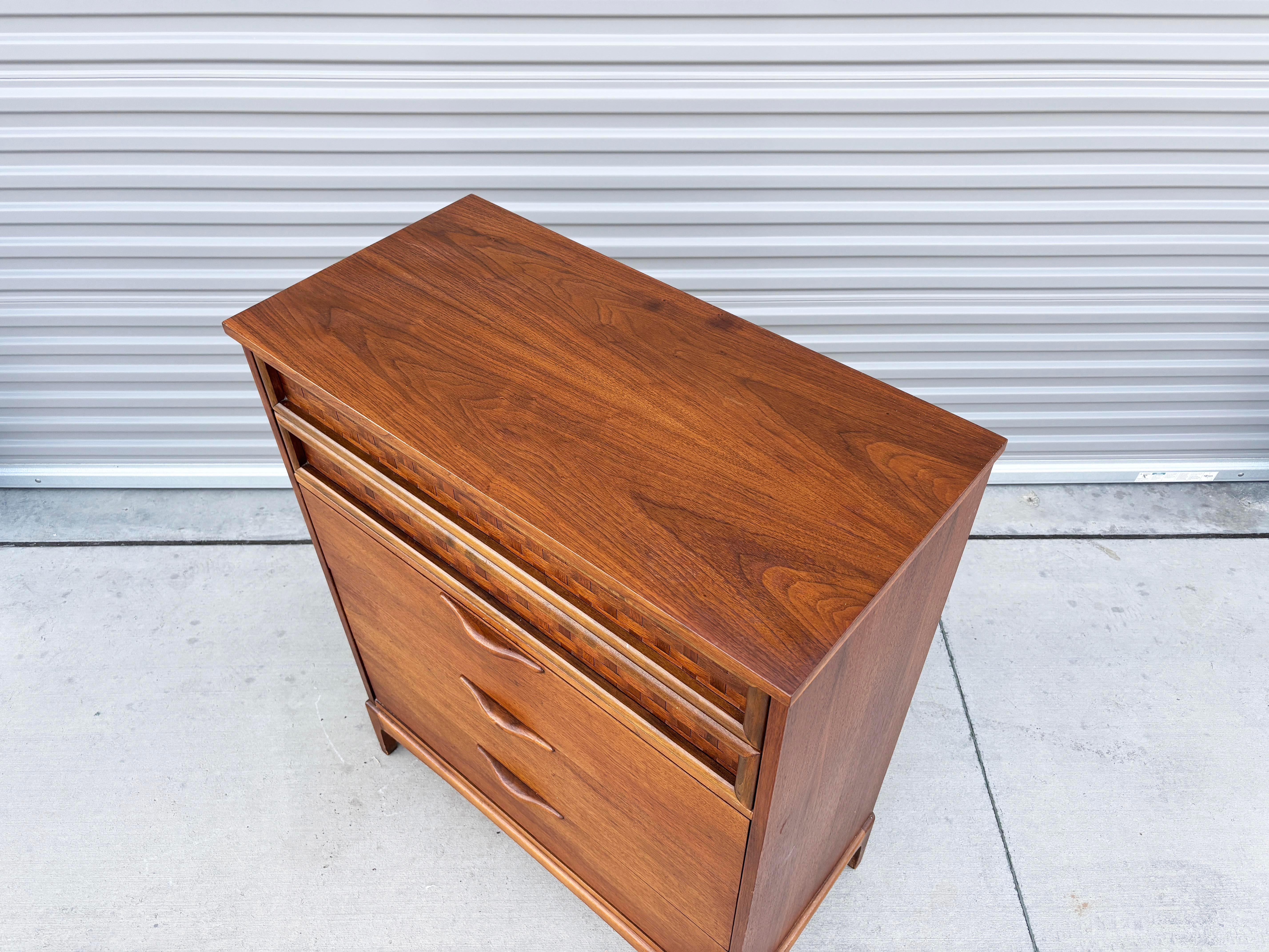 1960er Jahre Mid Century Nussbaum Highboy von Lane's im Angebot 7