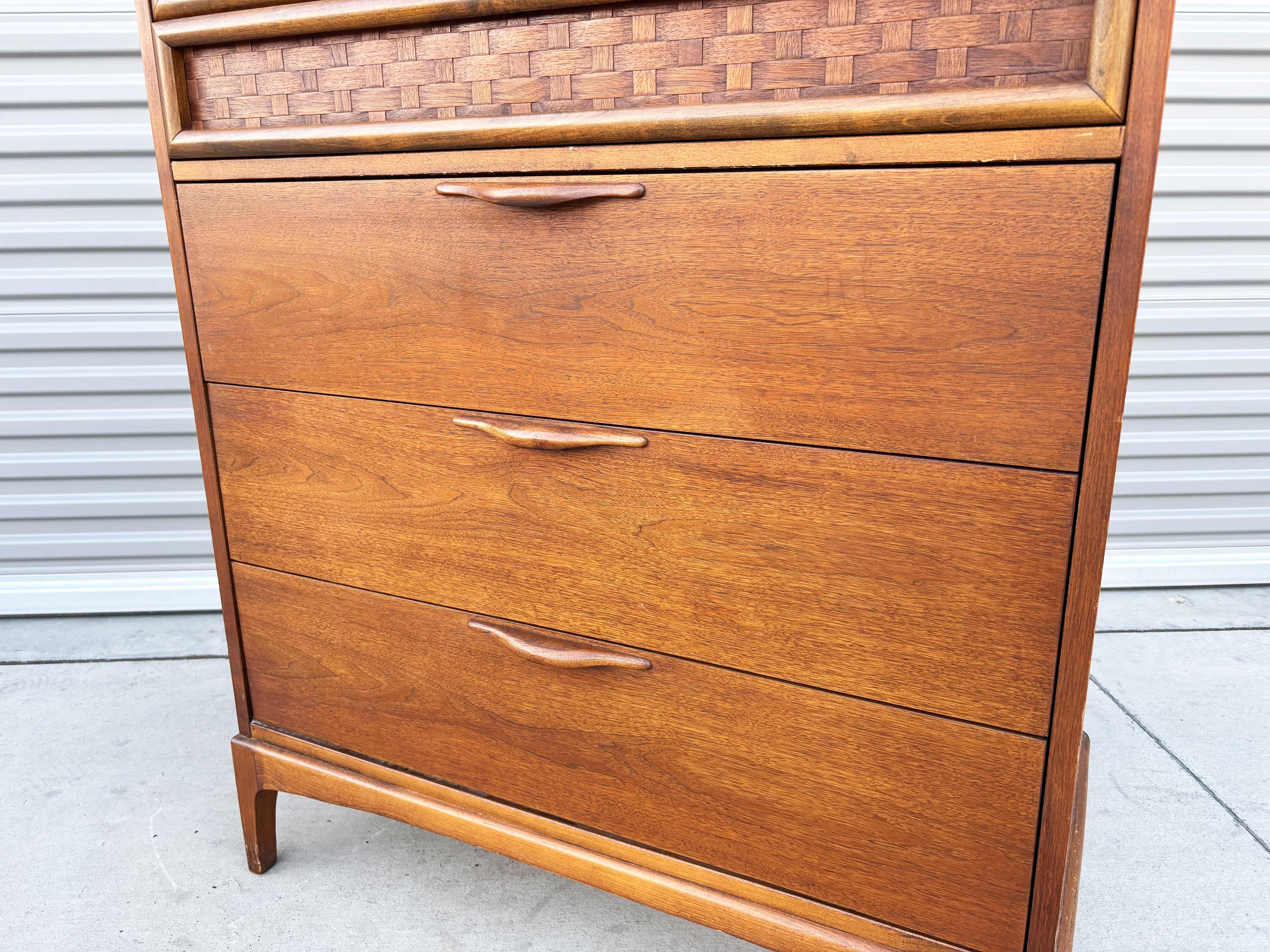 1960er Jahre Mid Century Nussbaum Highboy von Lane's im Zustand „Gut“ im Angebot in North Hollywood, CA