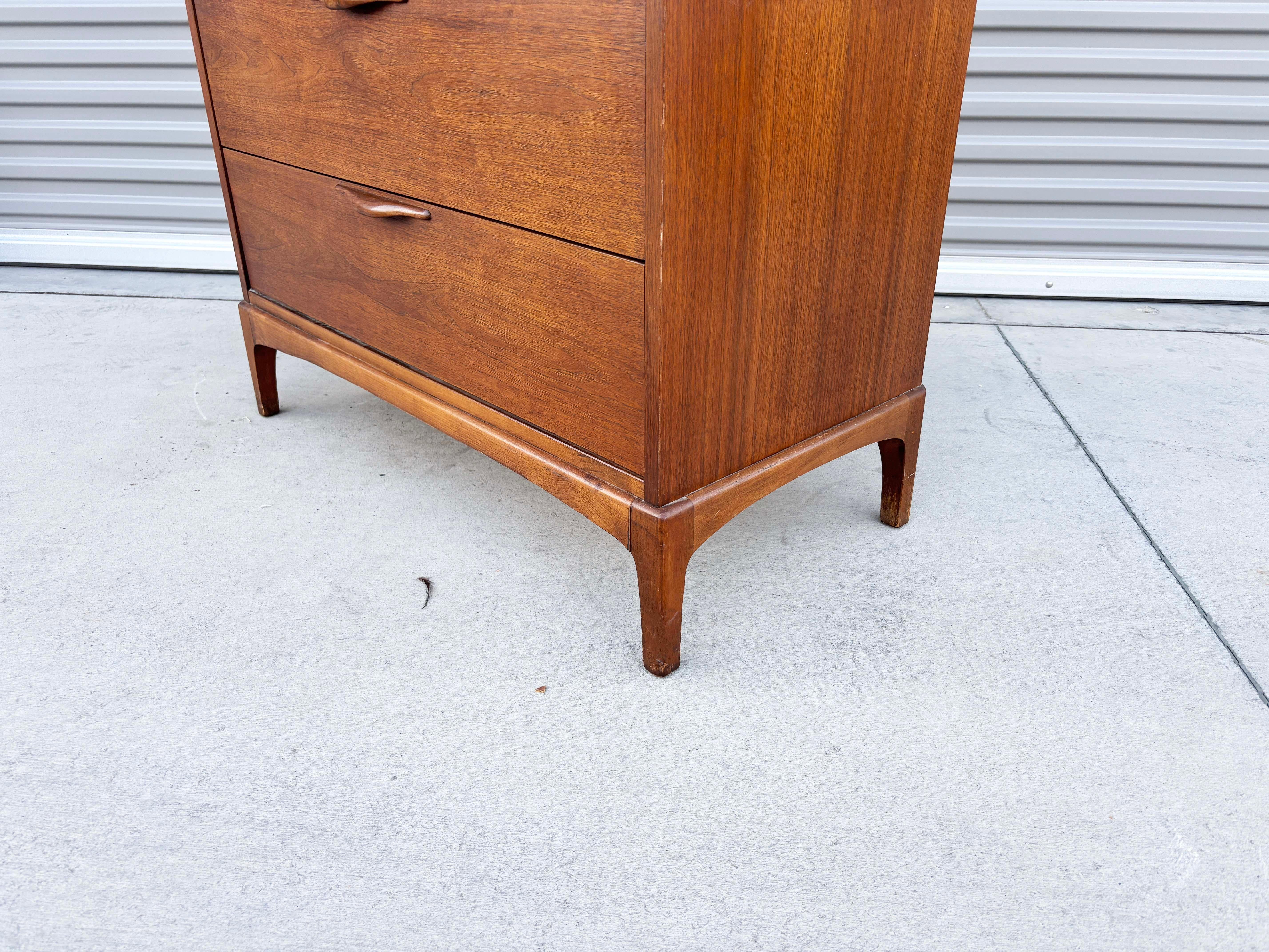 1960er Jahre Mid Century Nussbaum Highboy von Lane's (Walnuss) im Angebot