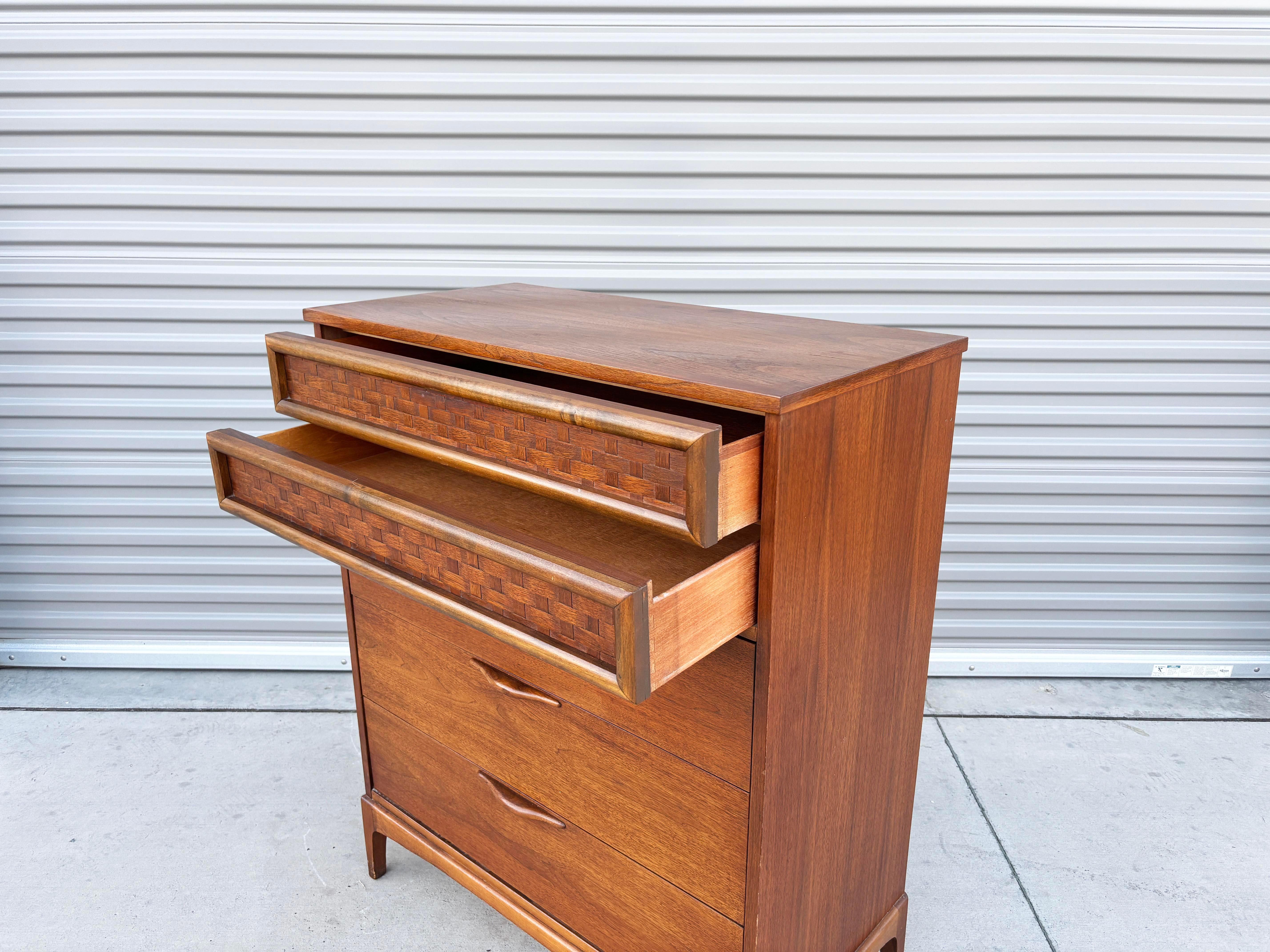 1960er Jahre Mid Century Nussbaum Highboy von Lane's im Angebot 1