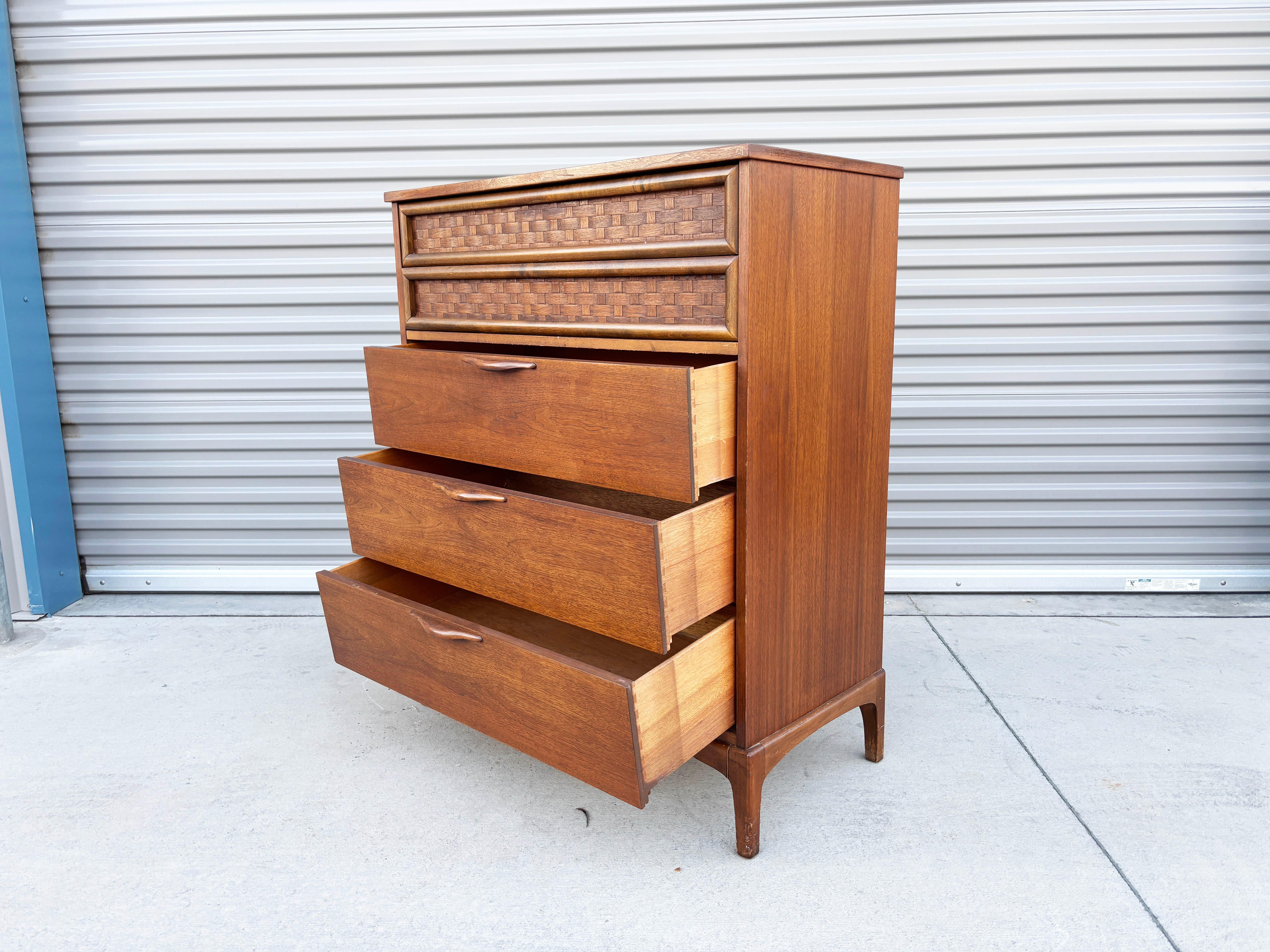 1960er Jahre Mid Century Nussbaum Highboy von Lane's im Angebot 2